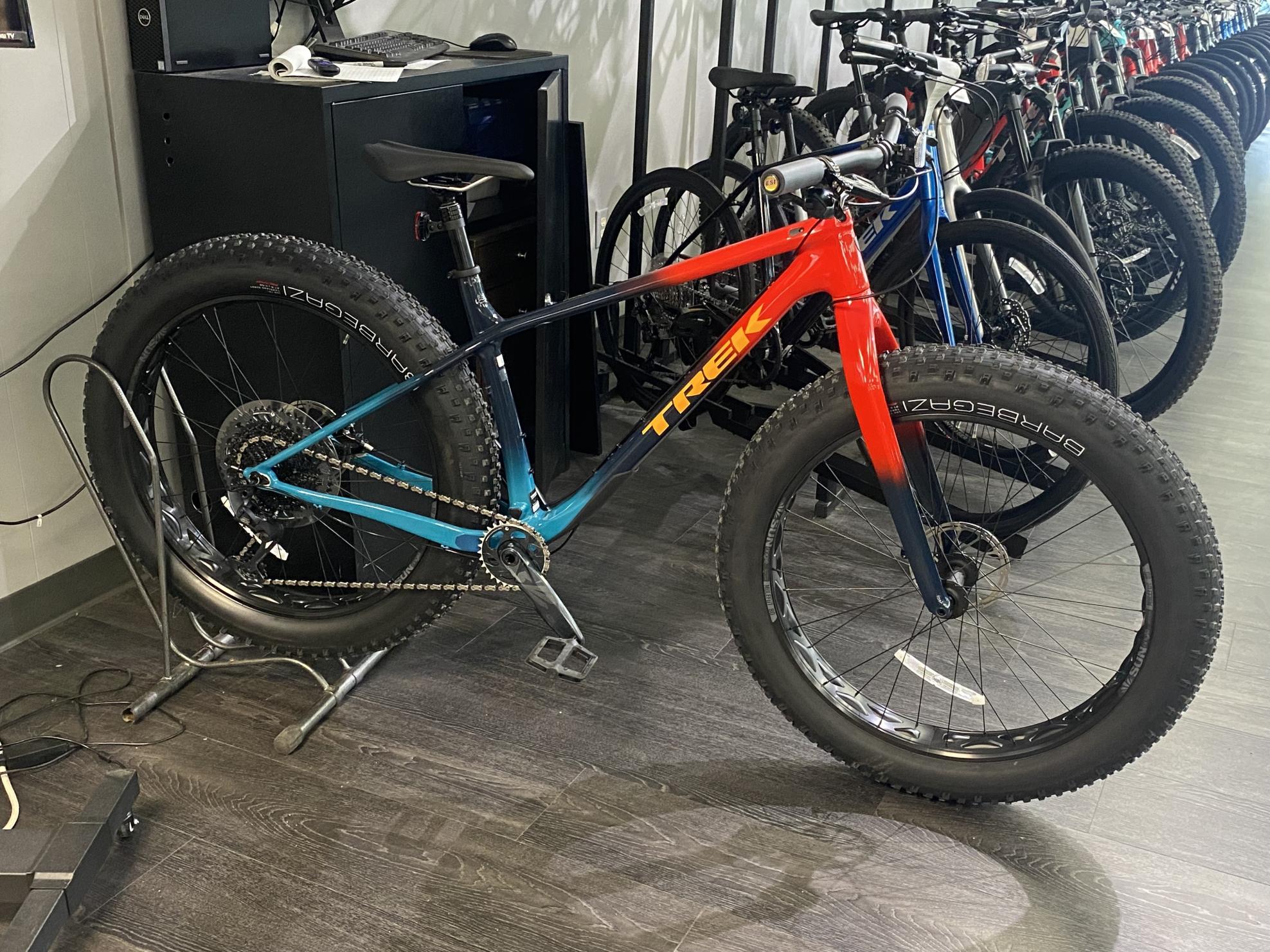 2022 Trek Farley 9.6 Red and Blue