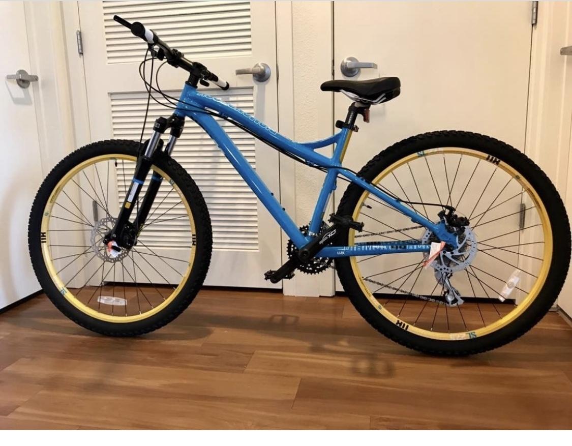 2017 Diamondback Blue and Yellow or Gold