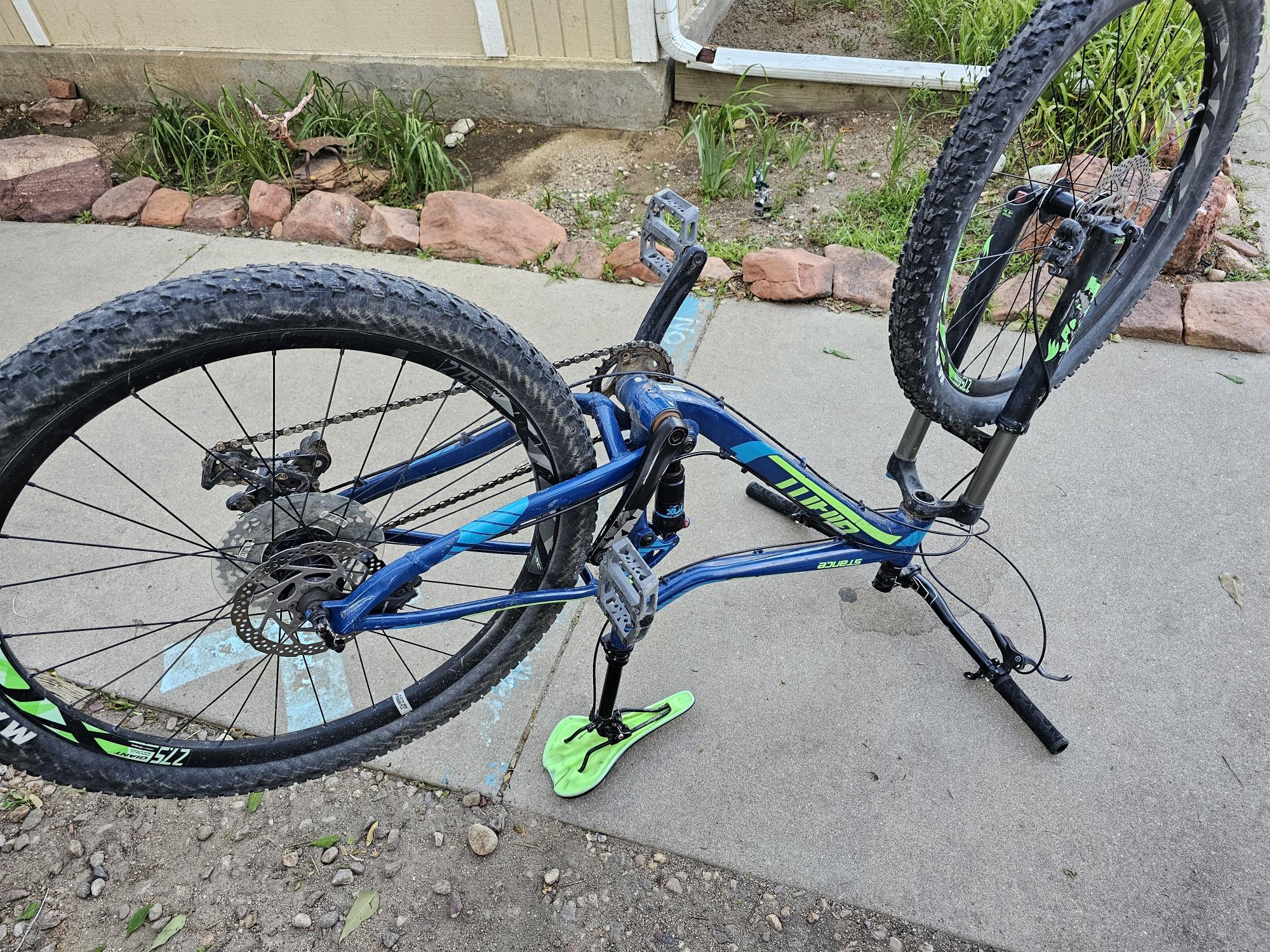 2023 Giant Stance Blue