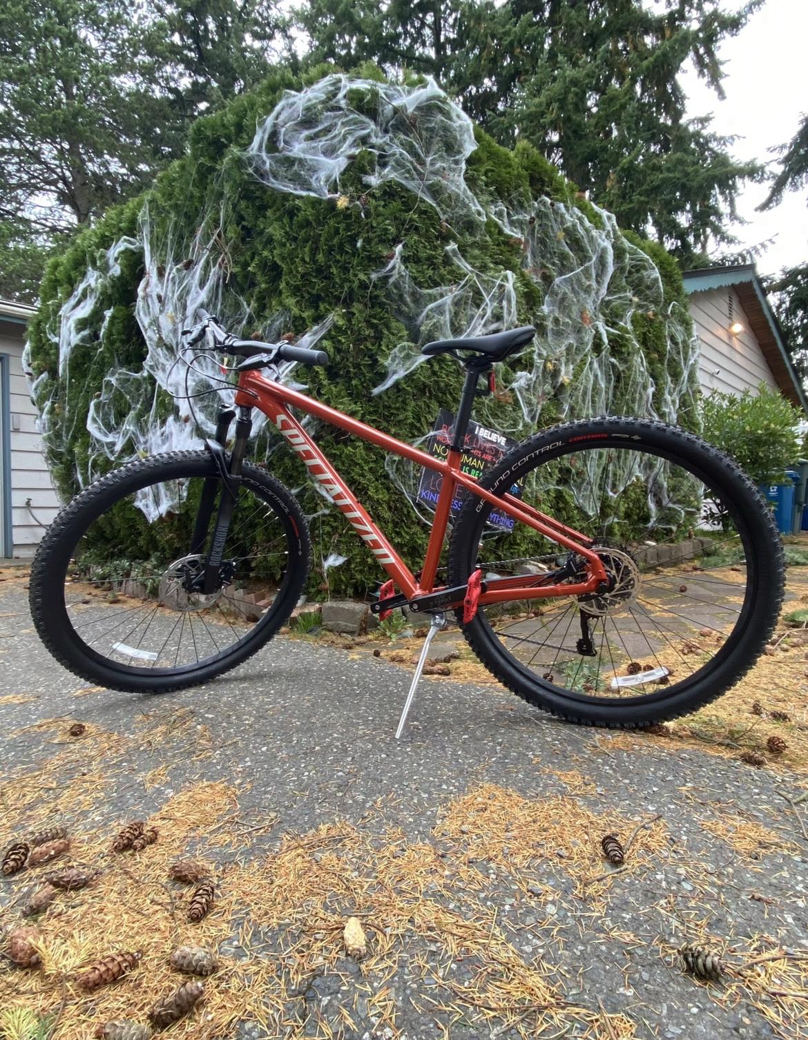 2021 Specialized Rockhopper Red