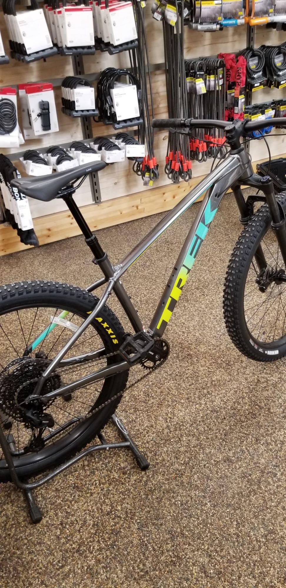 Trek Roscoe 7 Silver, gray or bare metal