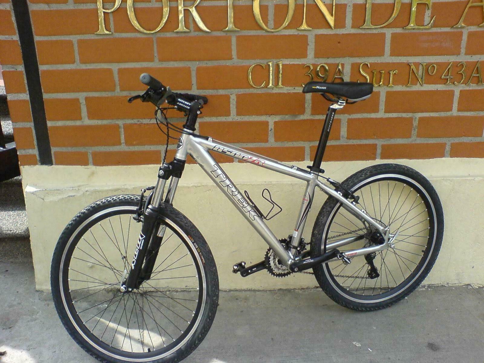 2006 Trek Silver, gray or bare metal