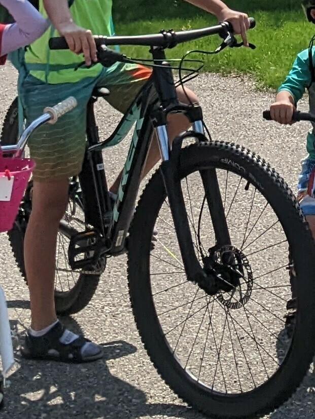 2023 Trek TREK 2023 Marlin 6 Gen 2 XS 27.5 Naut... Black and Teal