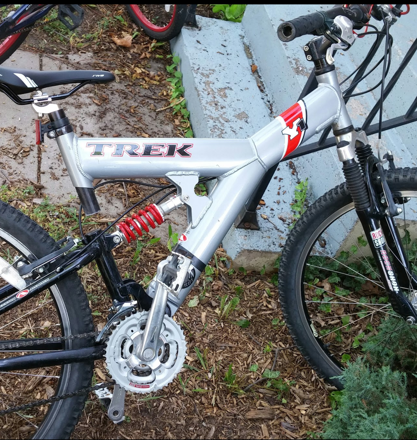Trek Y1 Silver, gray or bare metal and Red