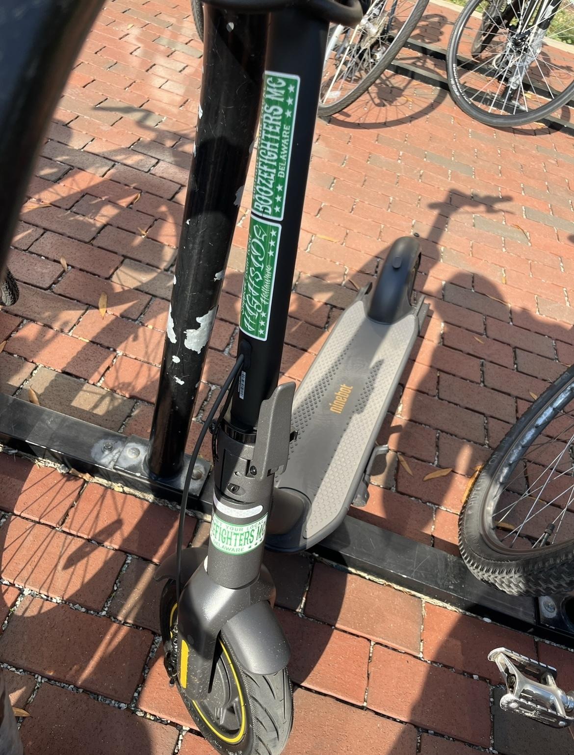 2023 Segway Ninebot Max G30 e-scooter Silver, gray or bare metal