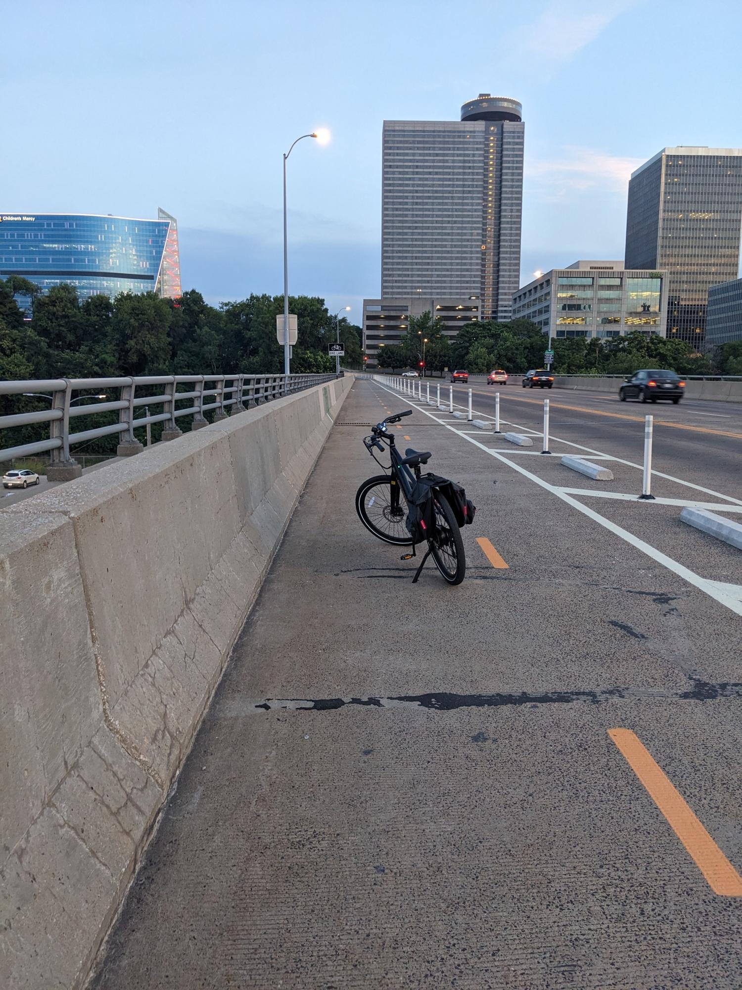 2023 Aventón Pace 350.2 Black