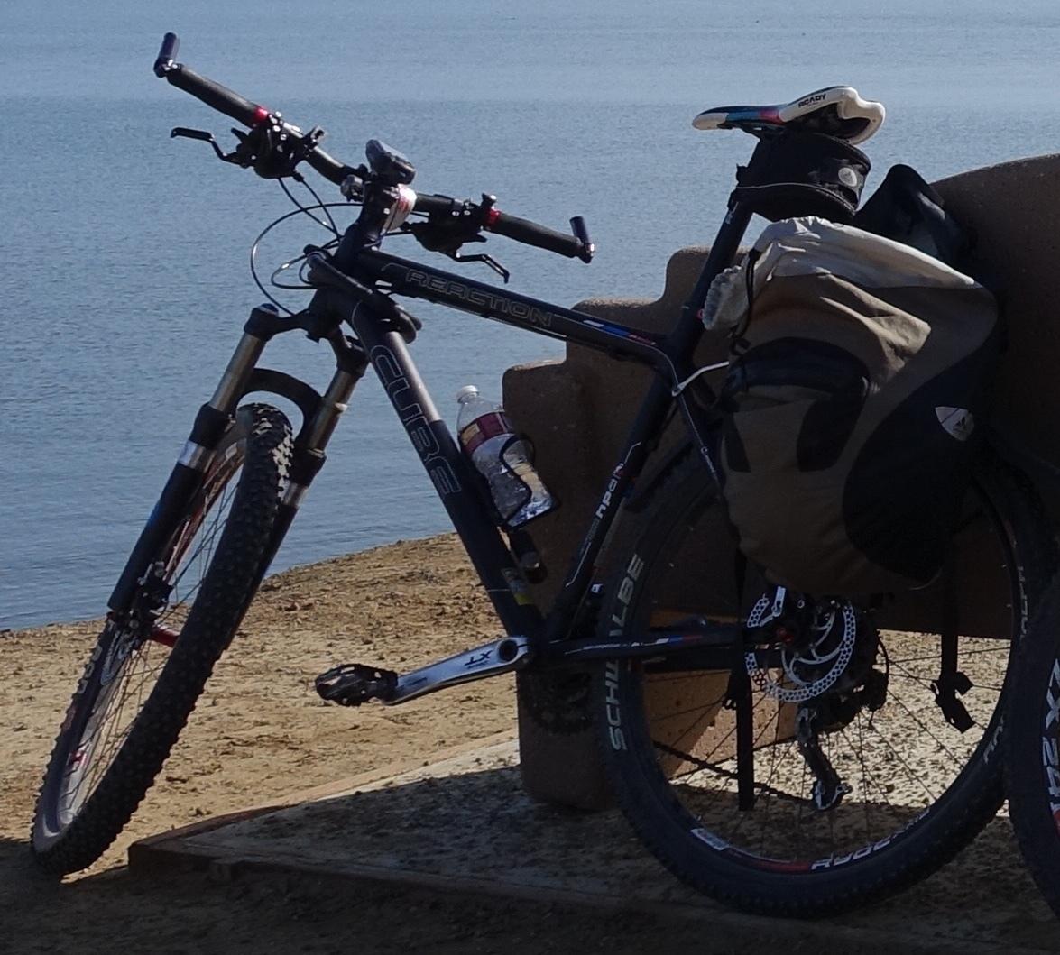 2010 Cube REACTION Black