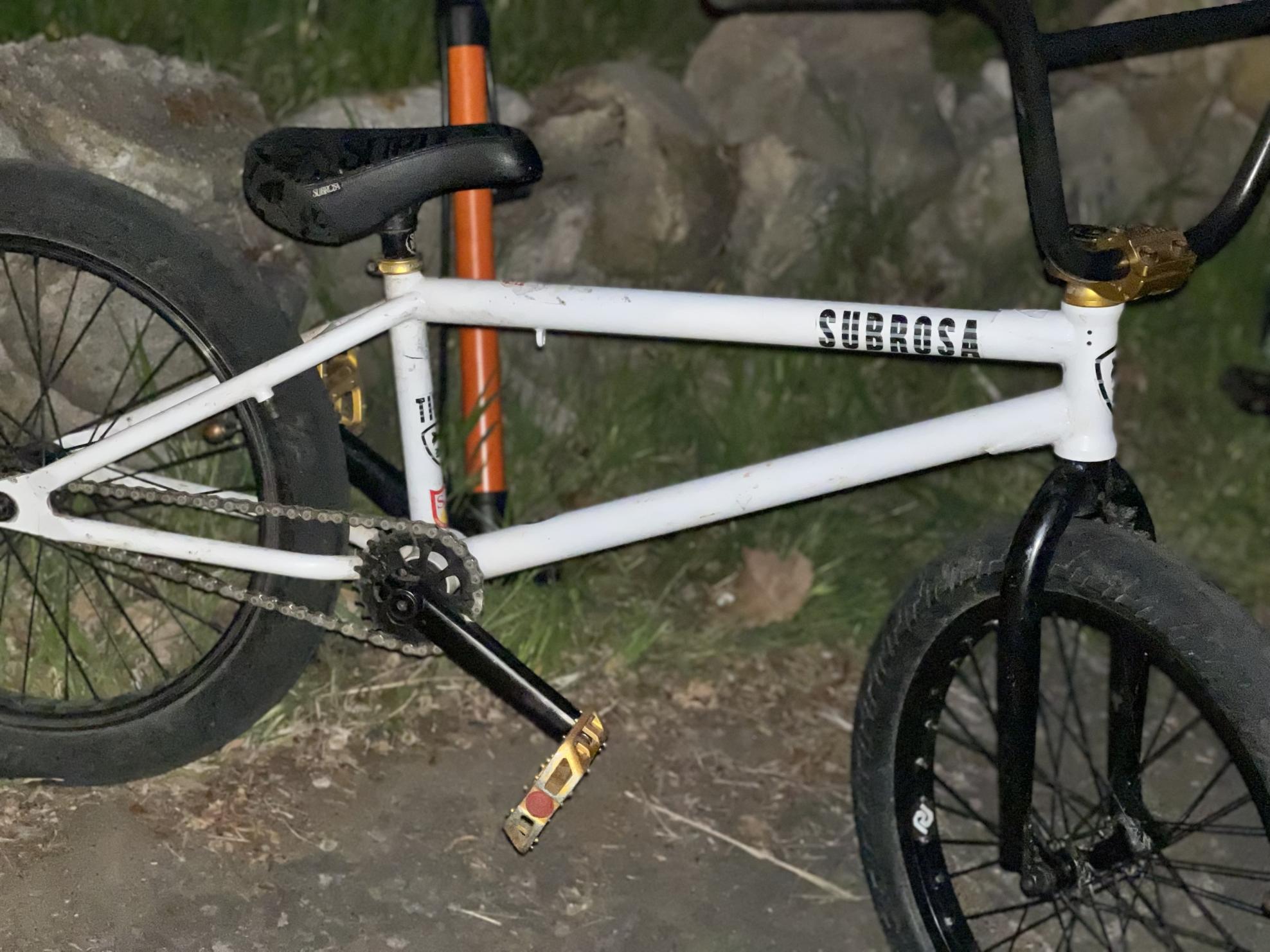 2017 Subrosa Tiro White and Blue