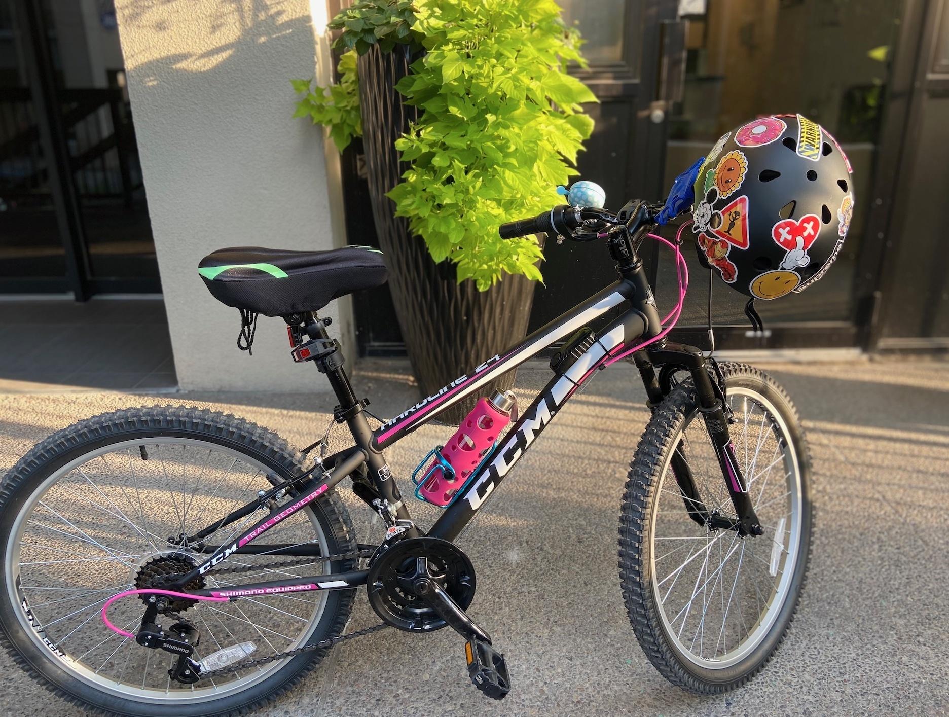 2022 CCM Foldable Mountain Black, White, and Pink