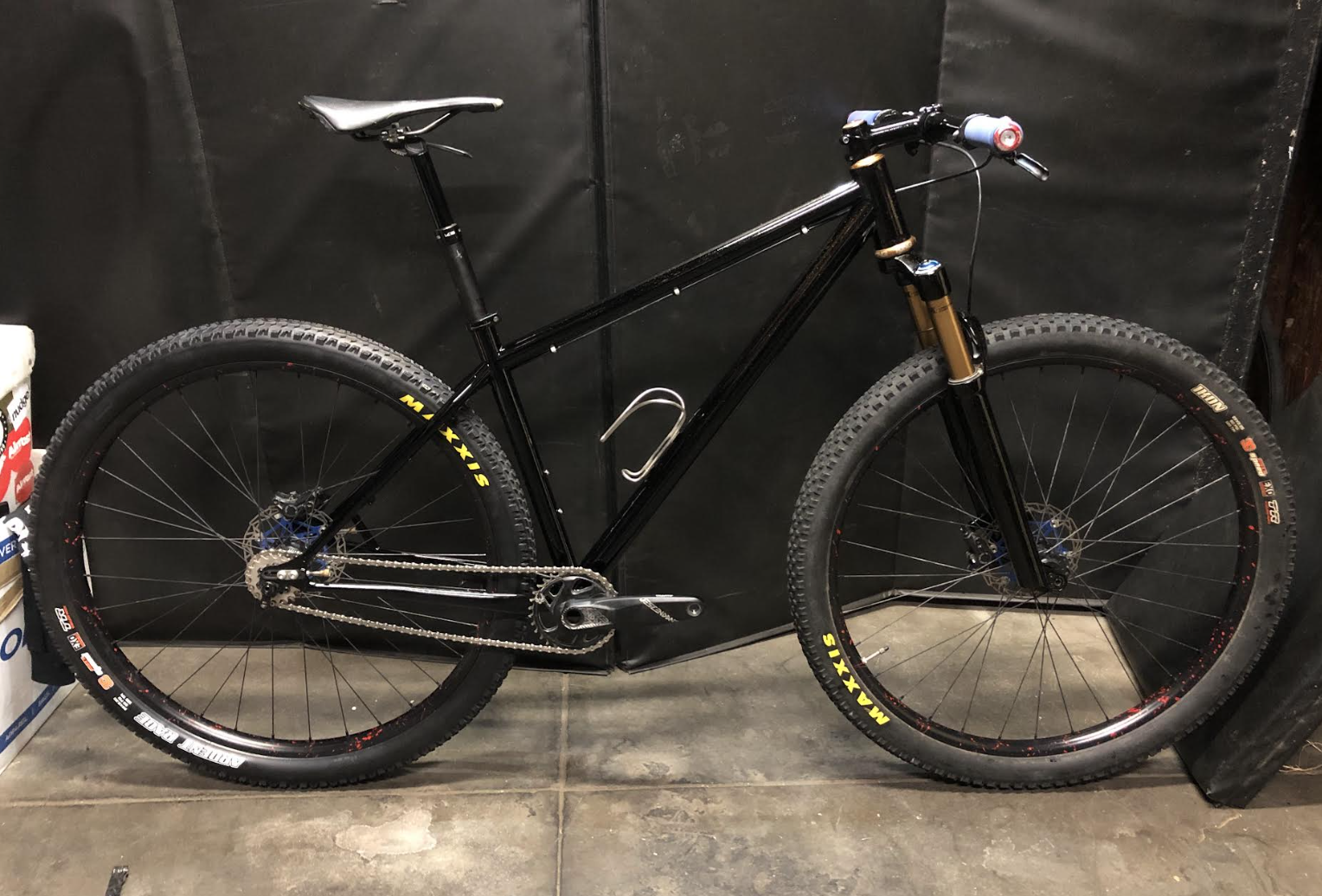 REEB dikyelous Black