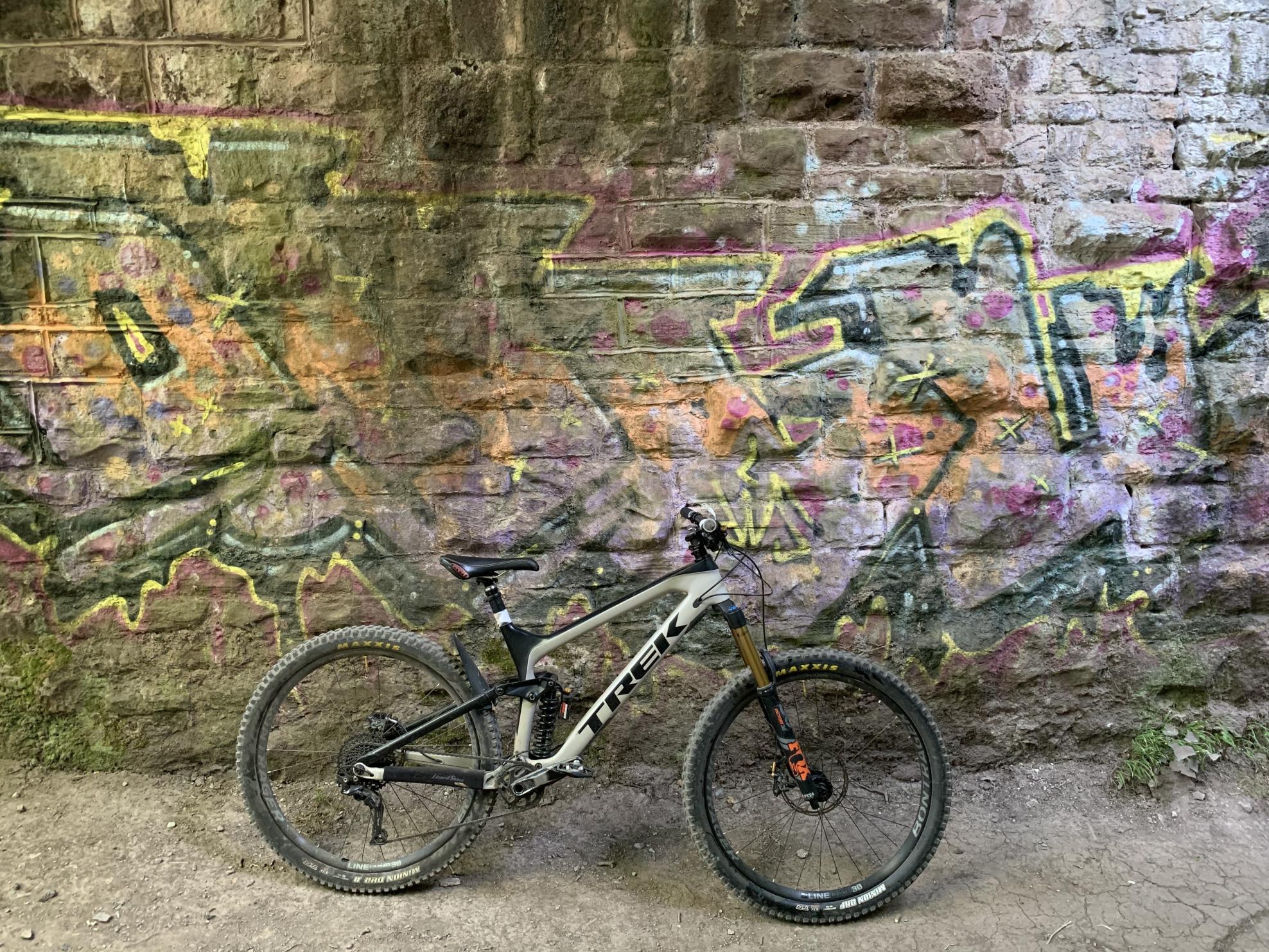 2018 Trek Slash 9.7 Silver, gray or bare metal