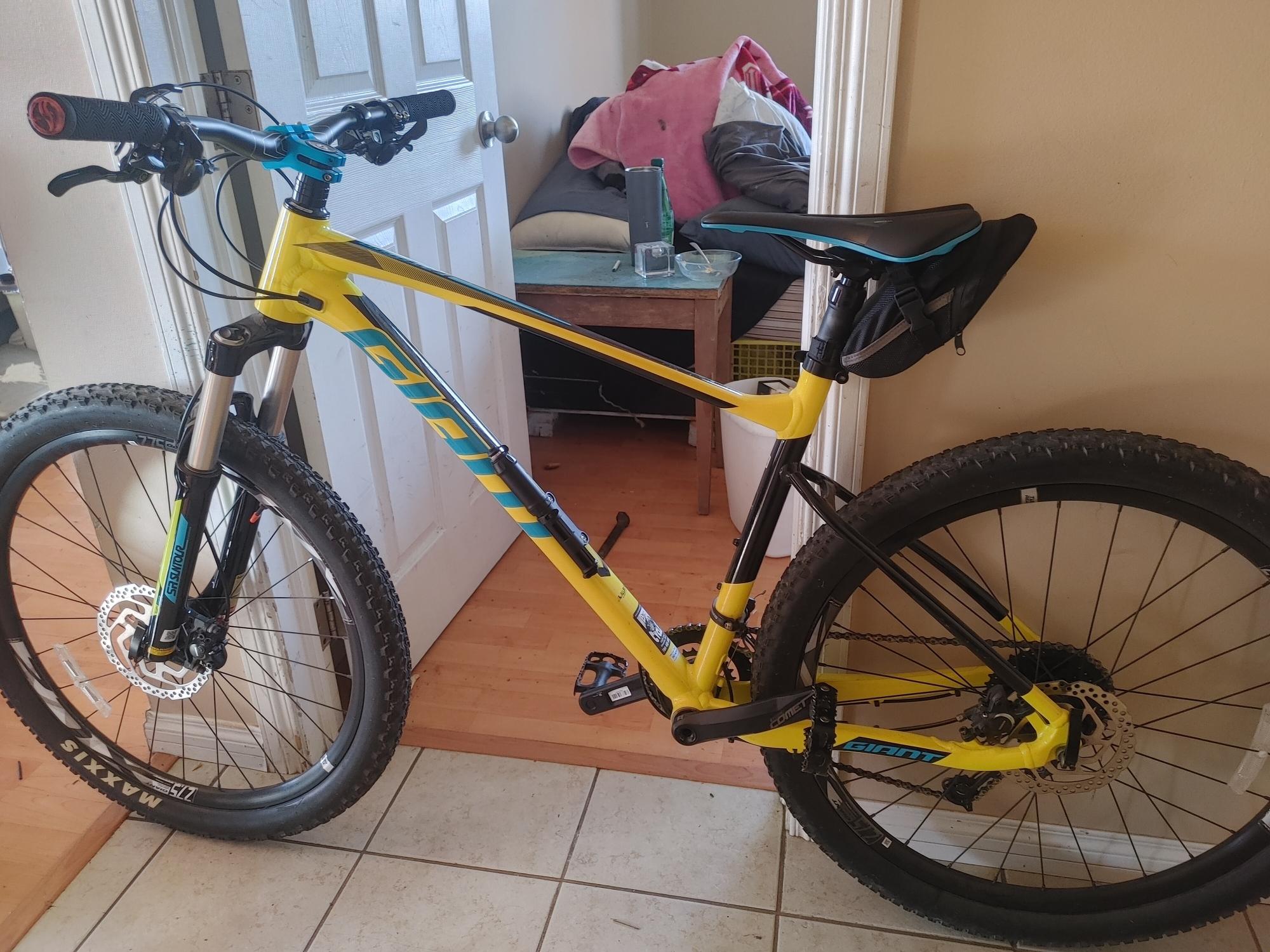 2023 Giant Fathom Yellow or Gold