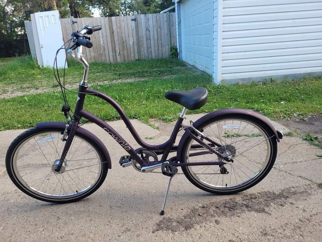 Electra Townie 7D EQ Step-Thru Violet Black