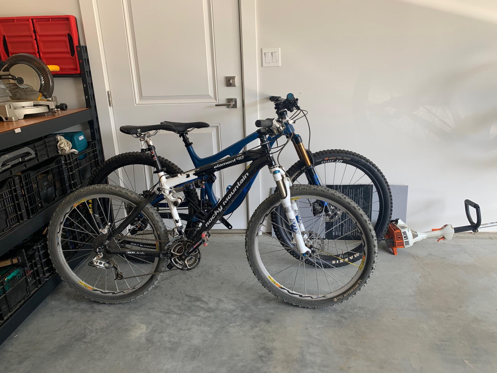 Rocky Mountain Bicycles Element 90 Black and White