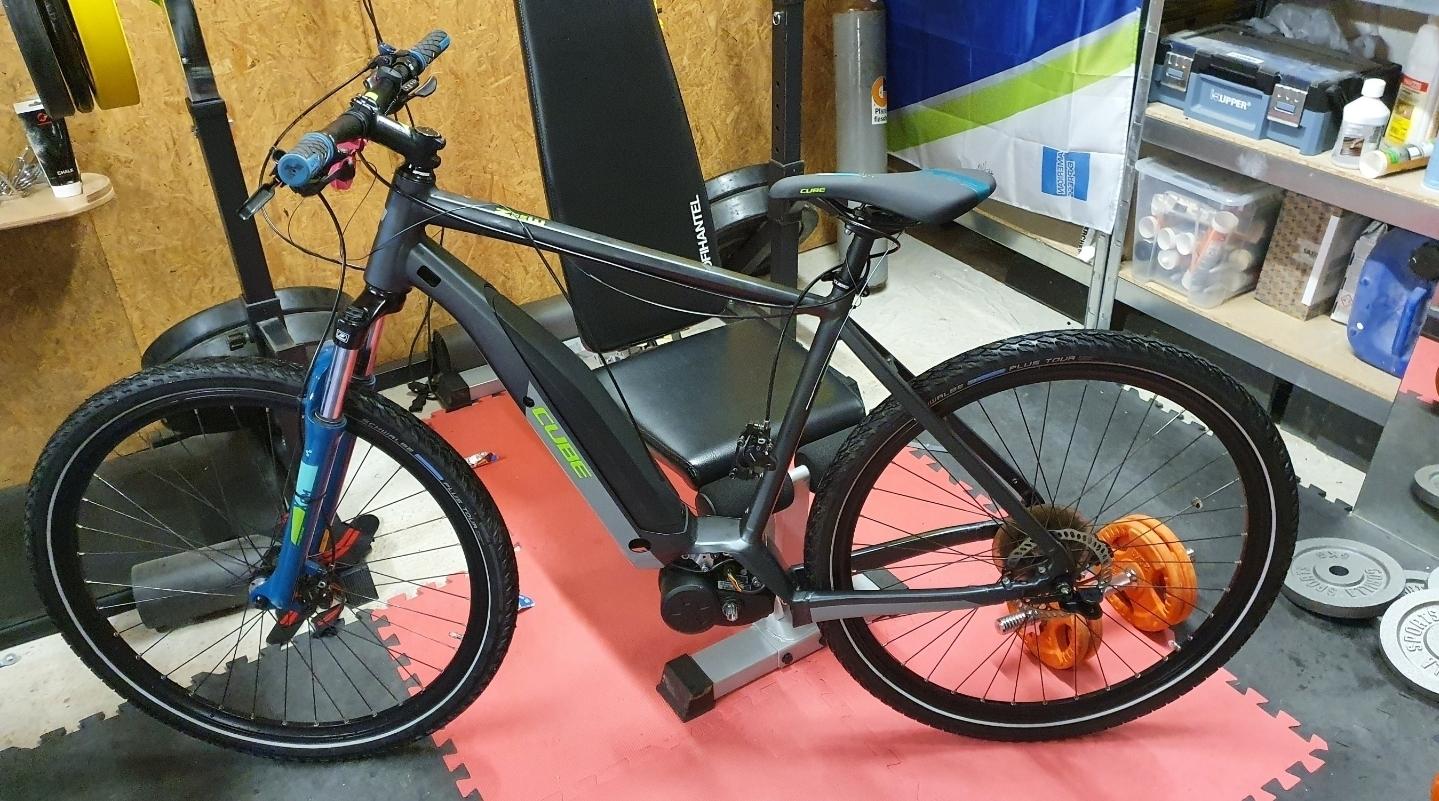 Cube Nature Hybrid Black