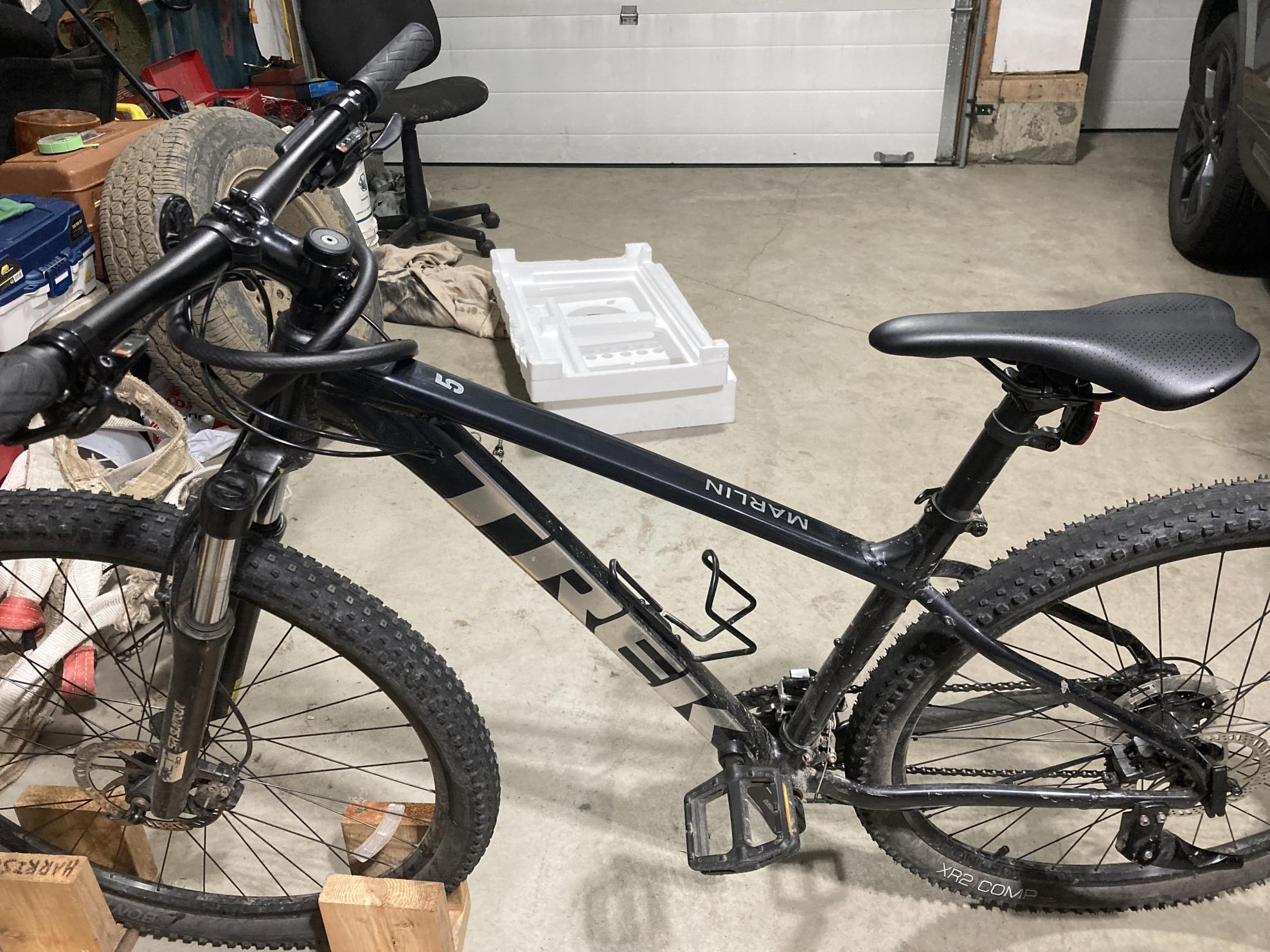 2022 Trek Marlin 5 Silver, gray or bare metal