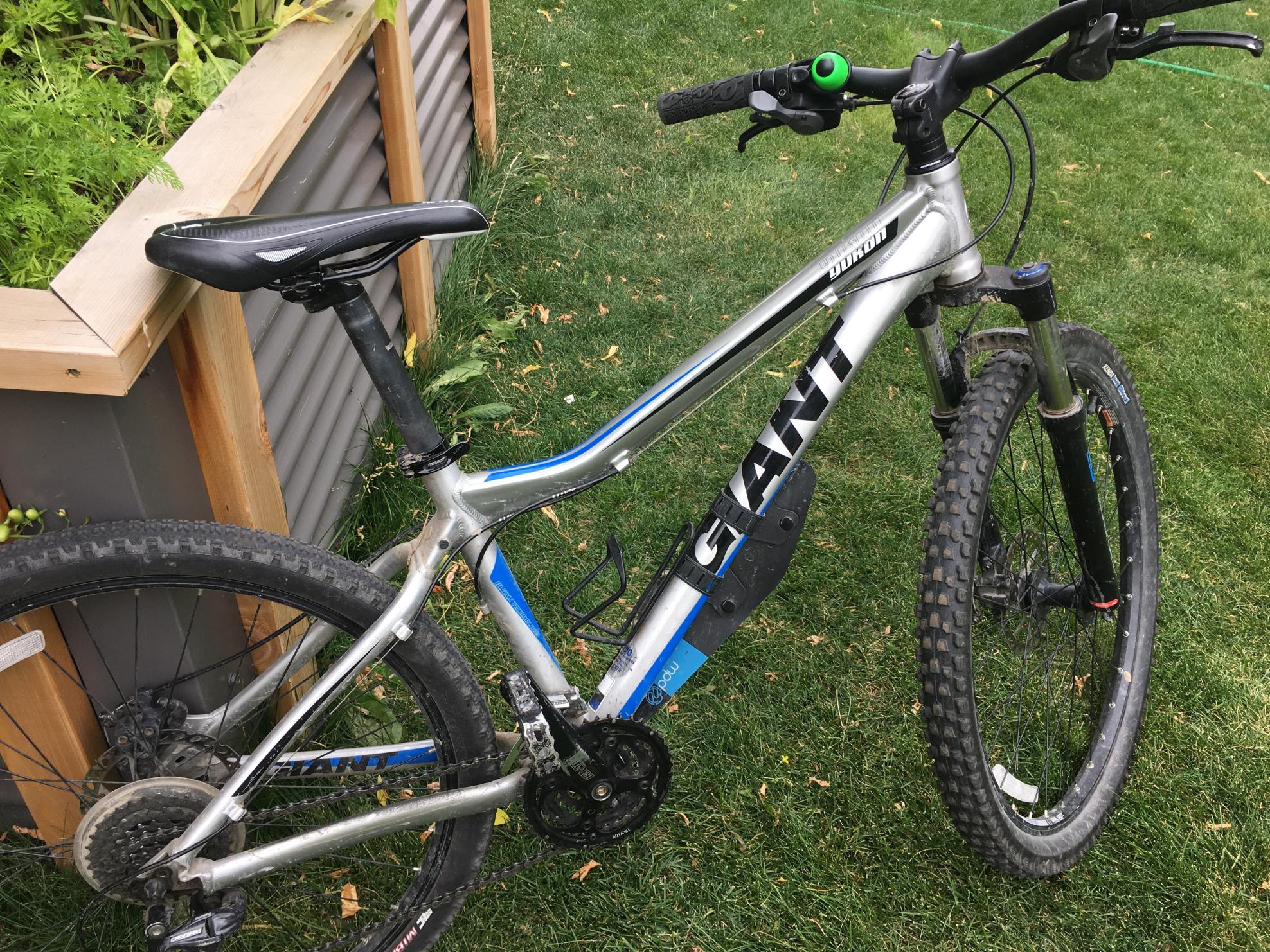 Giant Yukon Dk Blue Silver, gray or bare metal