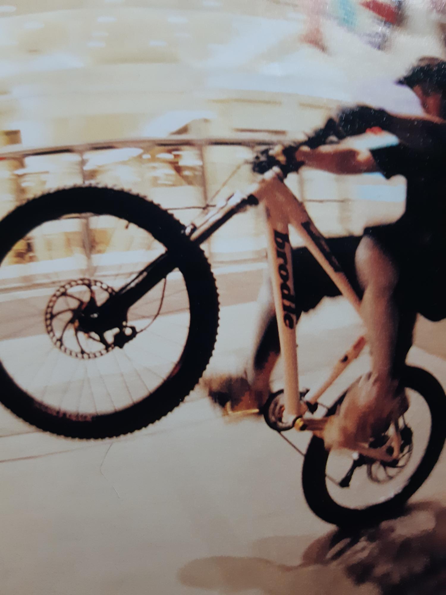 2002 Brodie Holeshot White