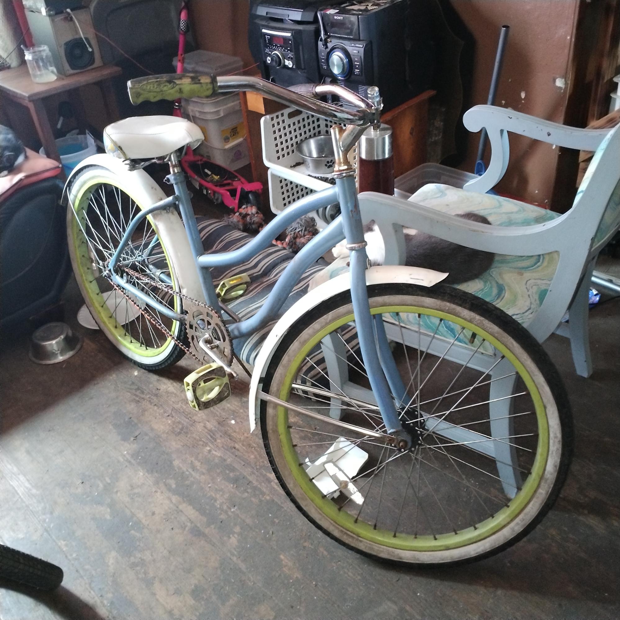 Huffy Beach Cruiser Blue, White, and Green