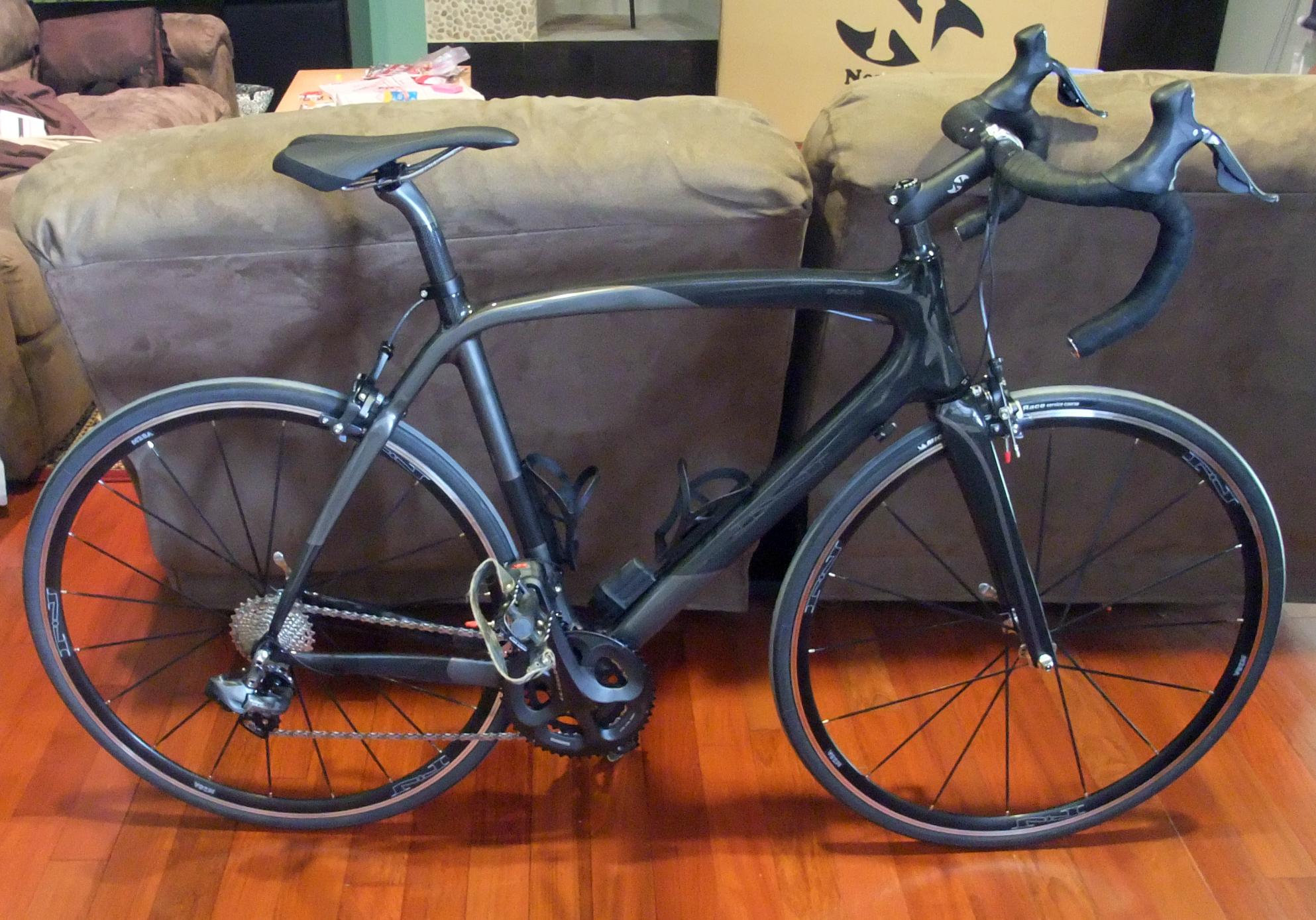 2011 Neuvation Cycling Carbon FC500 Ultegra DI2 Black and Silver or Gray