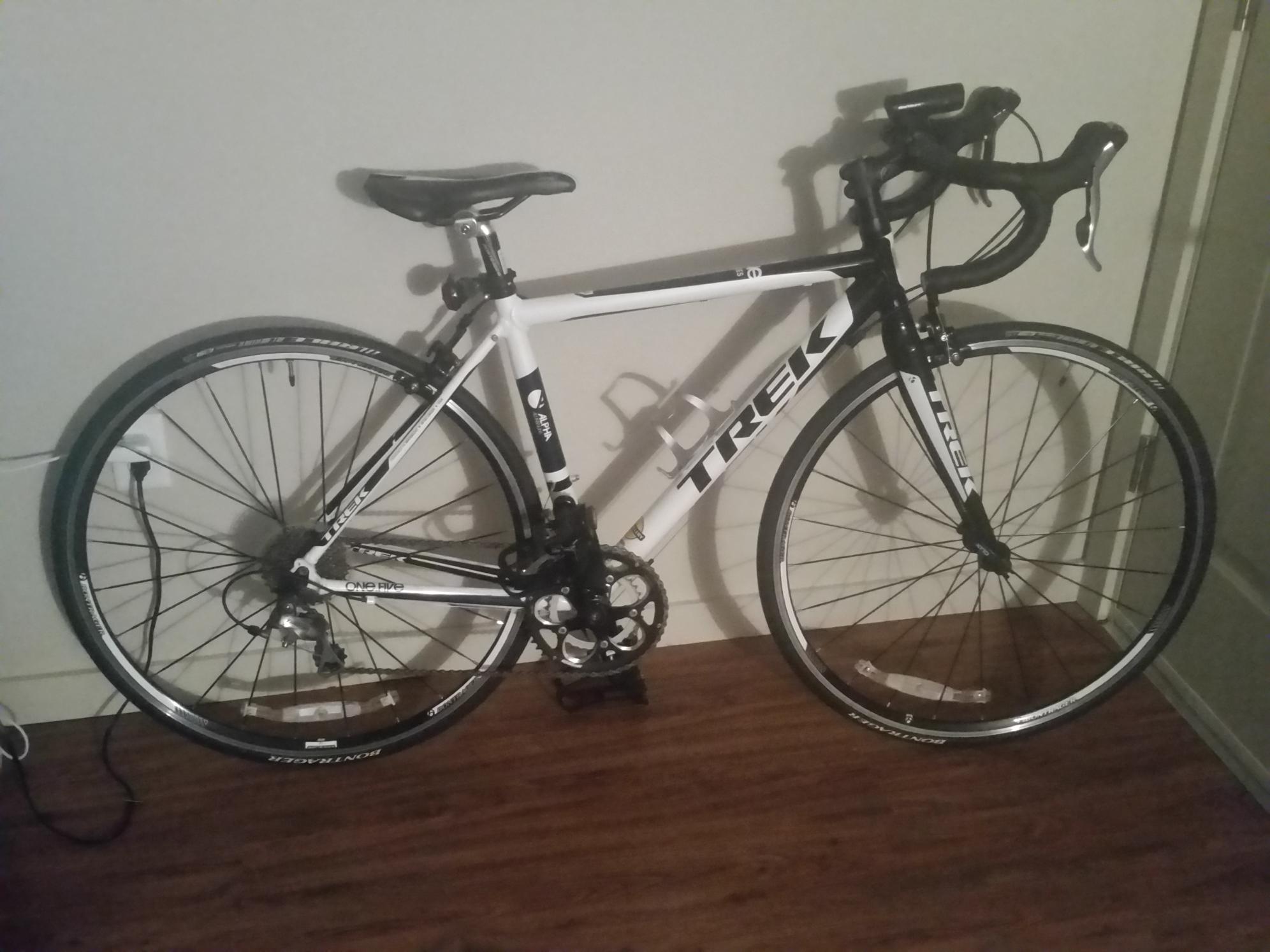 Trek 1 Series 1.1 Alpha Aluminum White, Blue, and Black