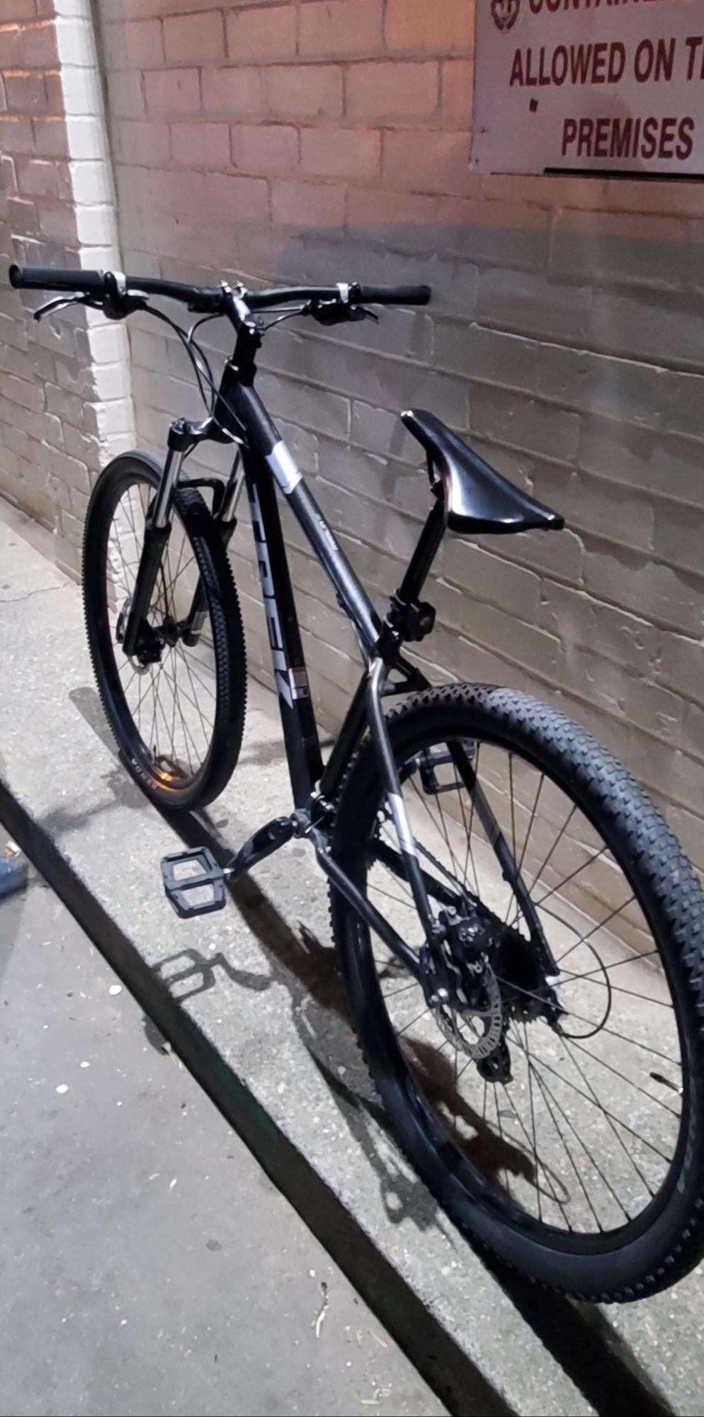 2018 Trek marlin 6 Black and Silver, gray or bare metal