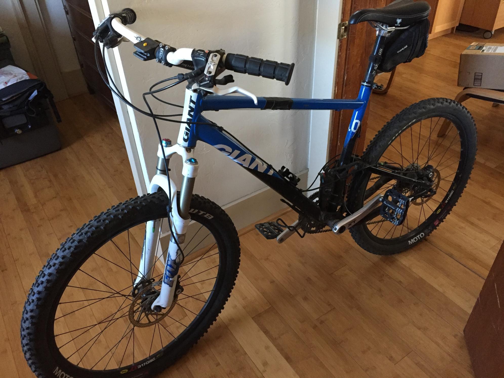 2012 Giant Anthem X2 Mountain Blue and White