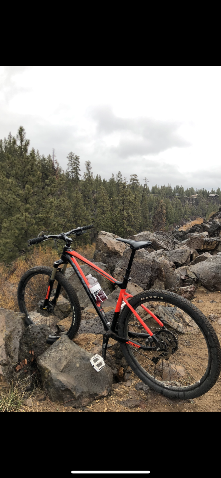 2019 Giant Fathom Red