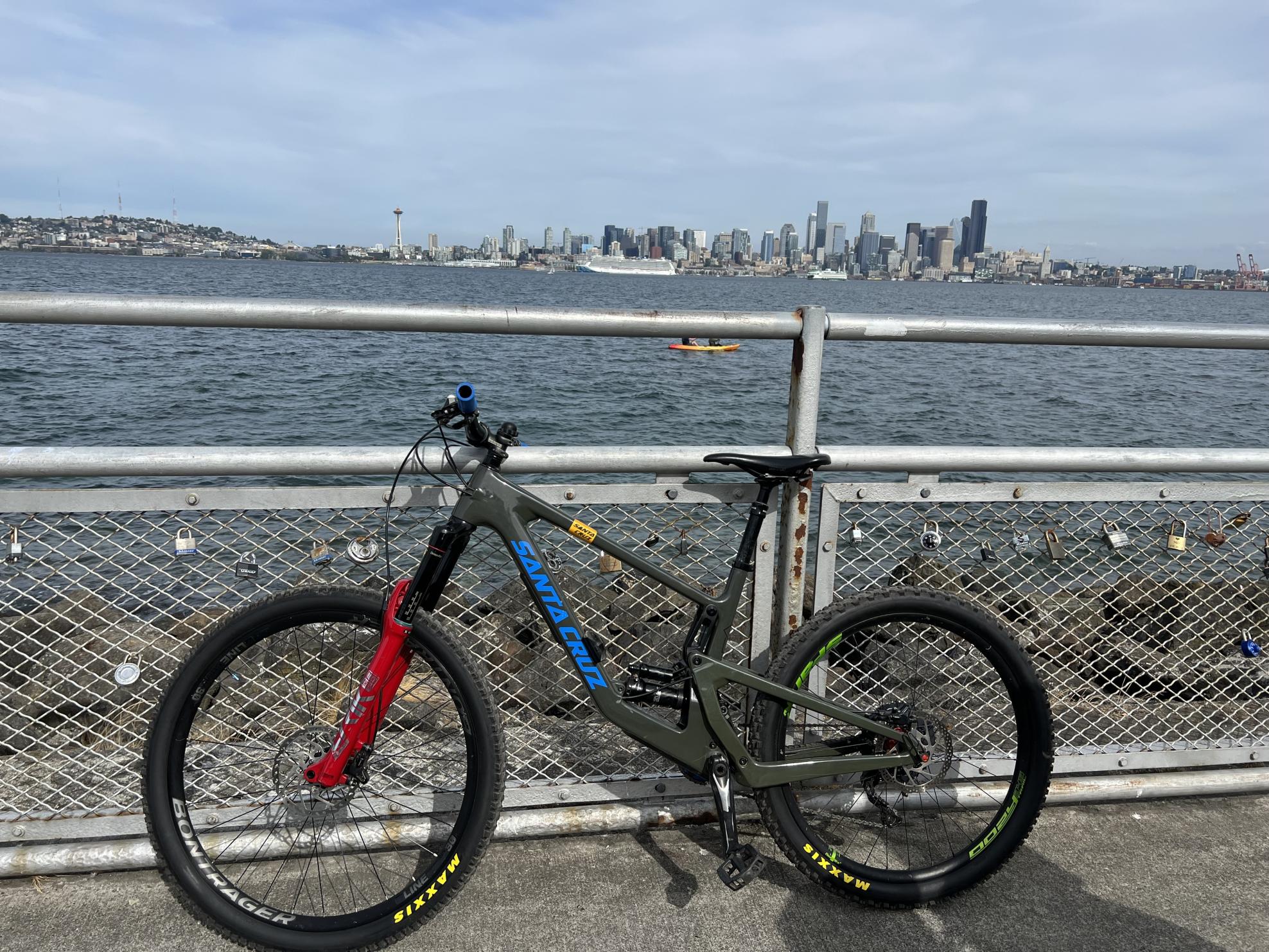 2022 Santa Cruz Bronson Carbon R Green