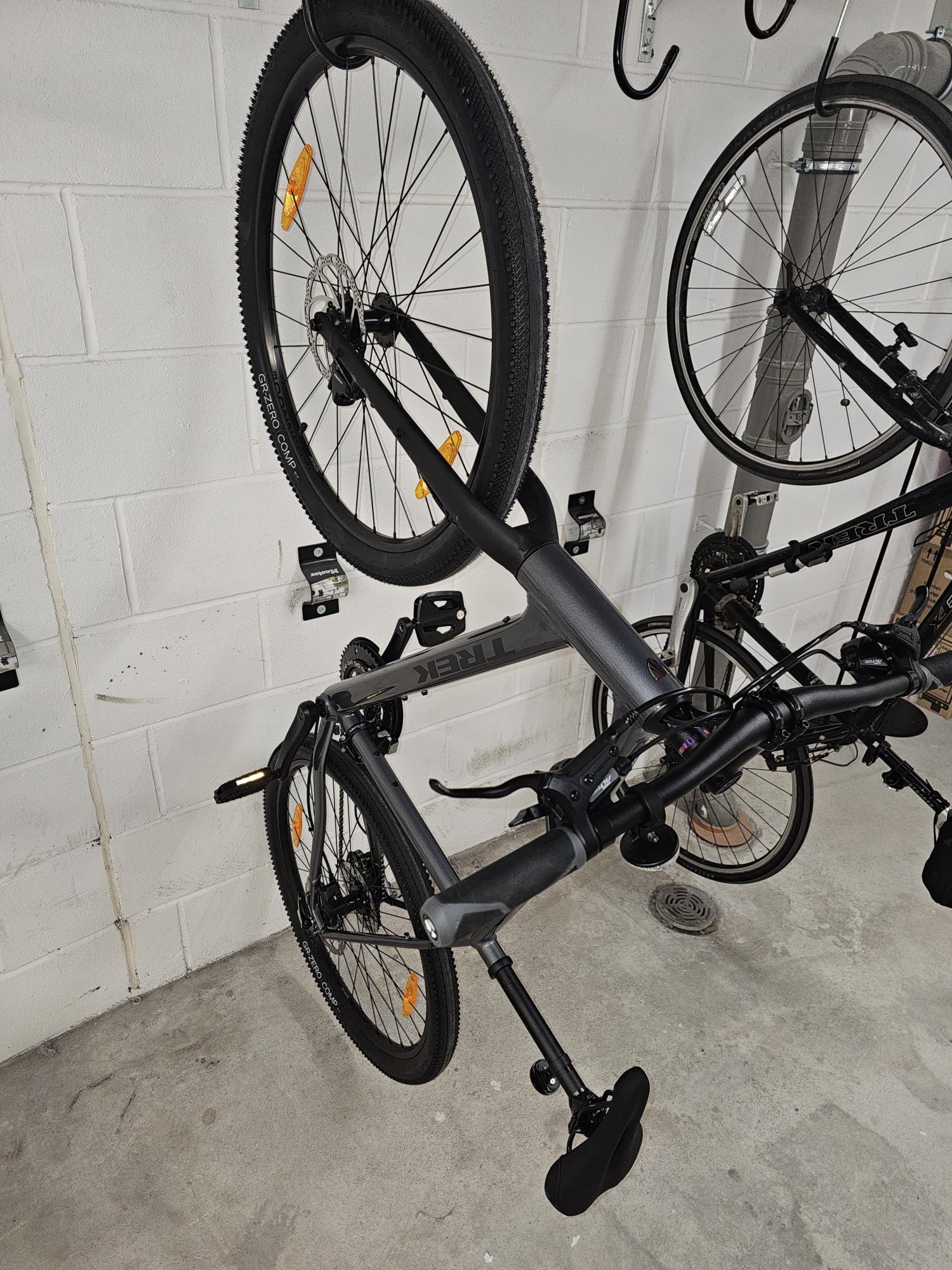 2024 Trek Dual Sport 2 Silver, gray or bare metal