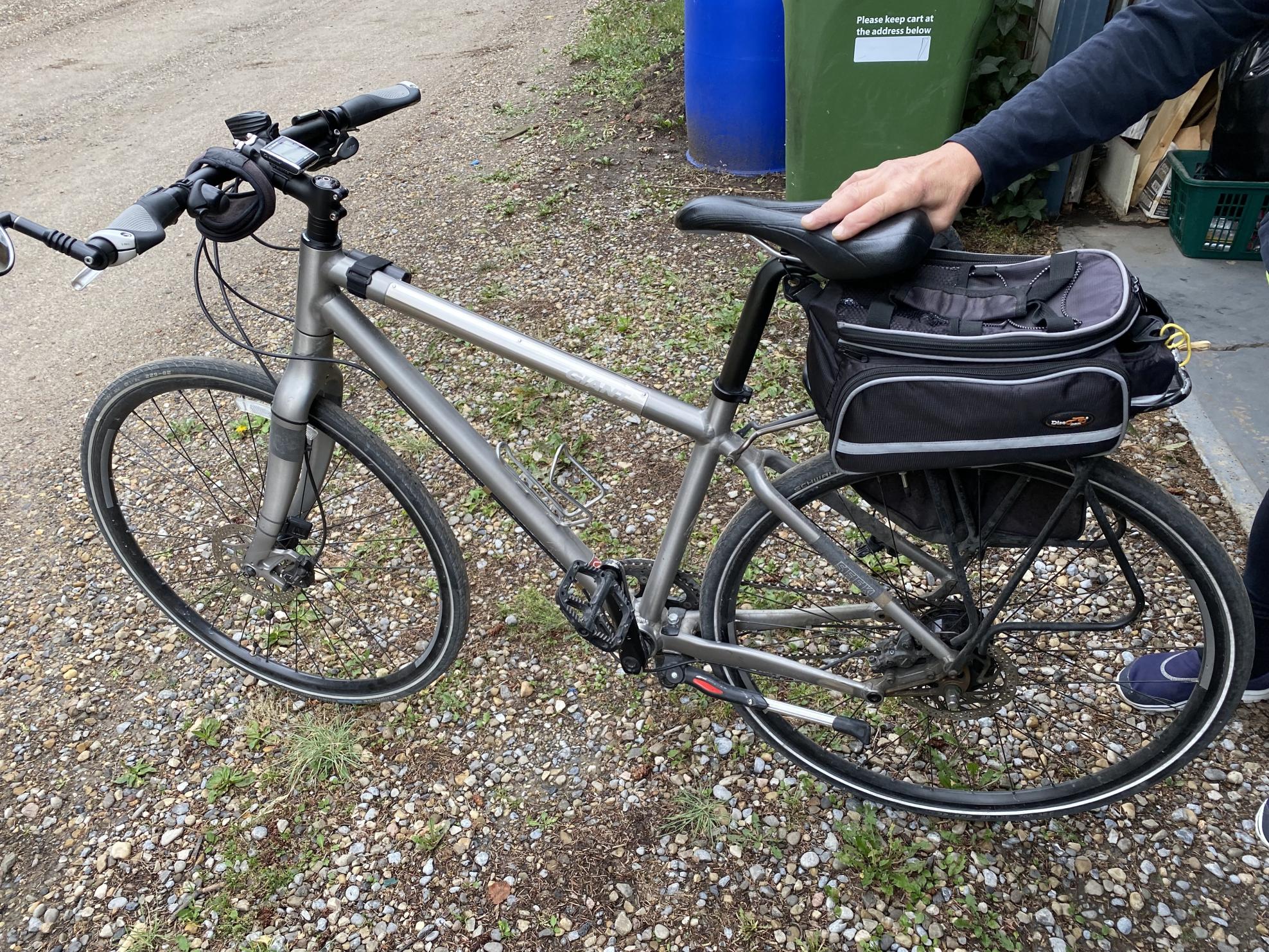 2011 Giant Seek 0 Silver, gray or bare metal