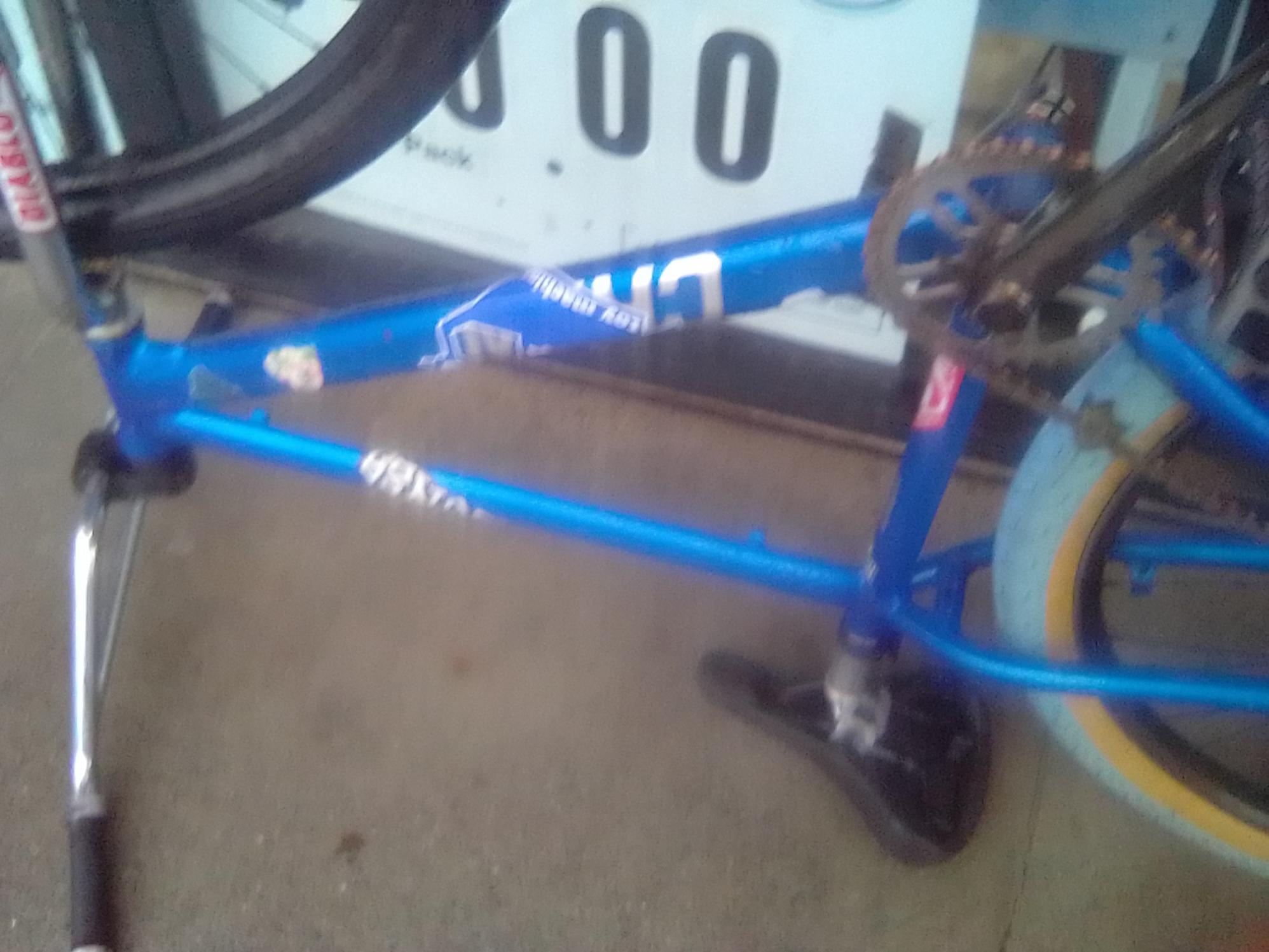 2010 Crew CB29 XXVIIII Blue and Silver, gray or bare metal