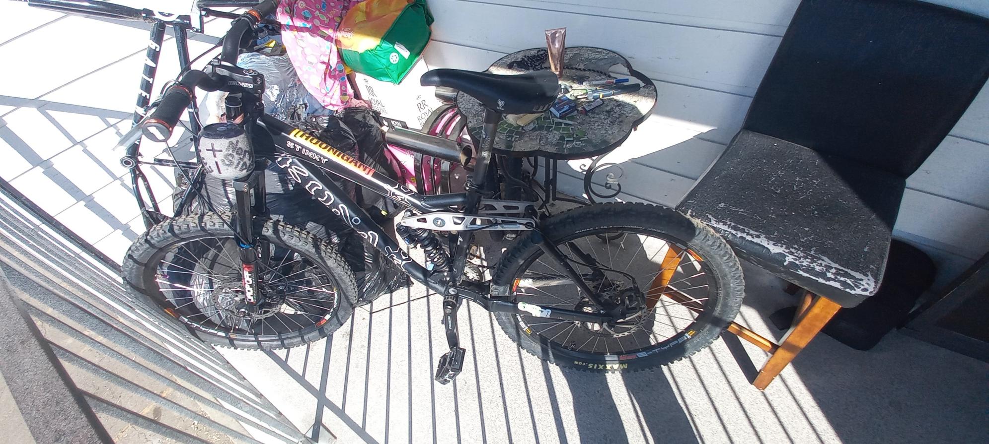 Kona STINKY 24 Black and White