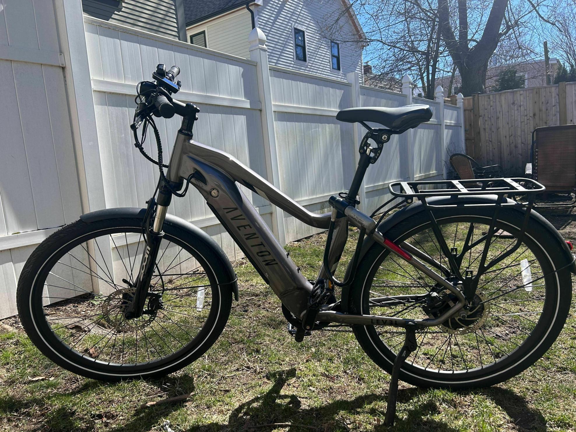 2022 Aventón Level 2 Silver, gray or bare metal