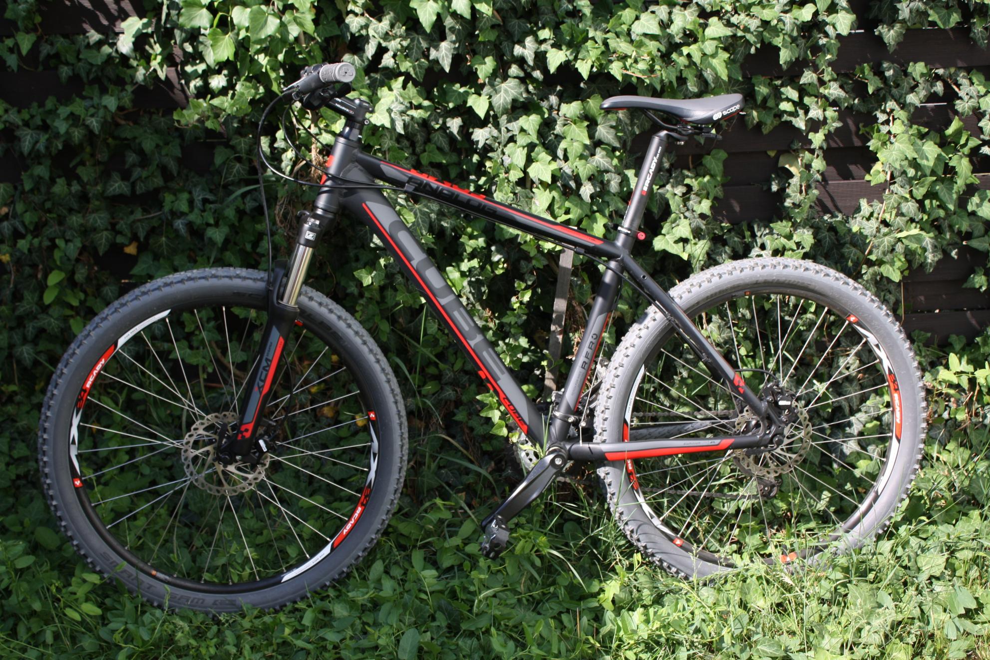 2011 Cube Analog Disk 2011 Black and Red