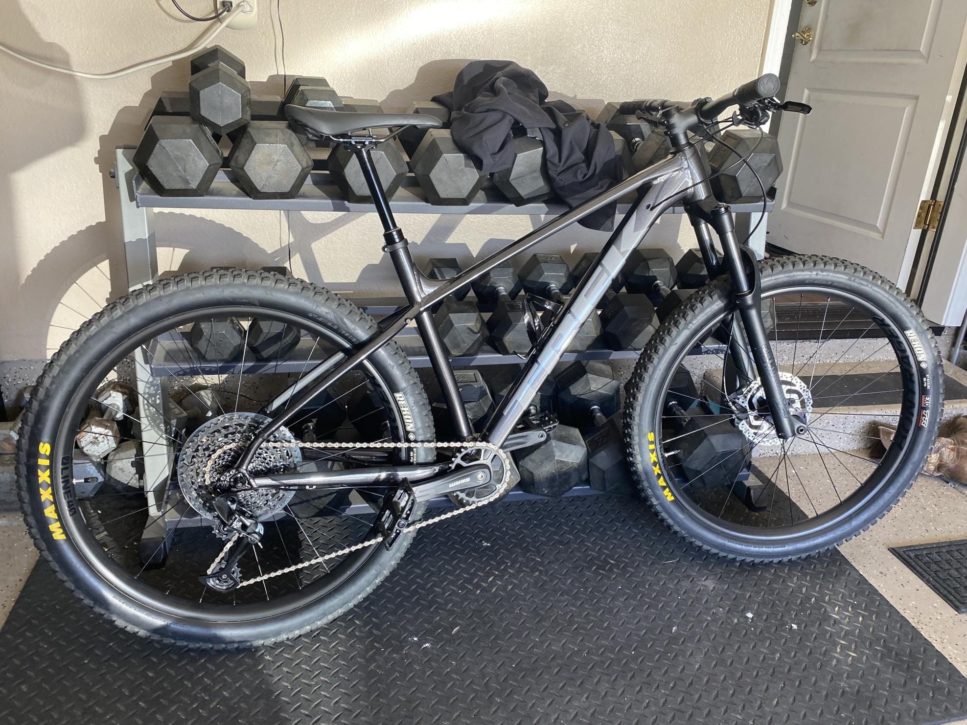 2022 Trek Fuel Ex 9.8 M2 Black