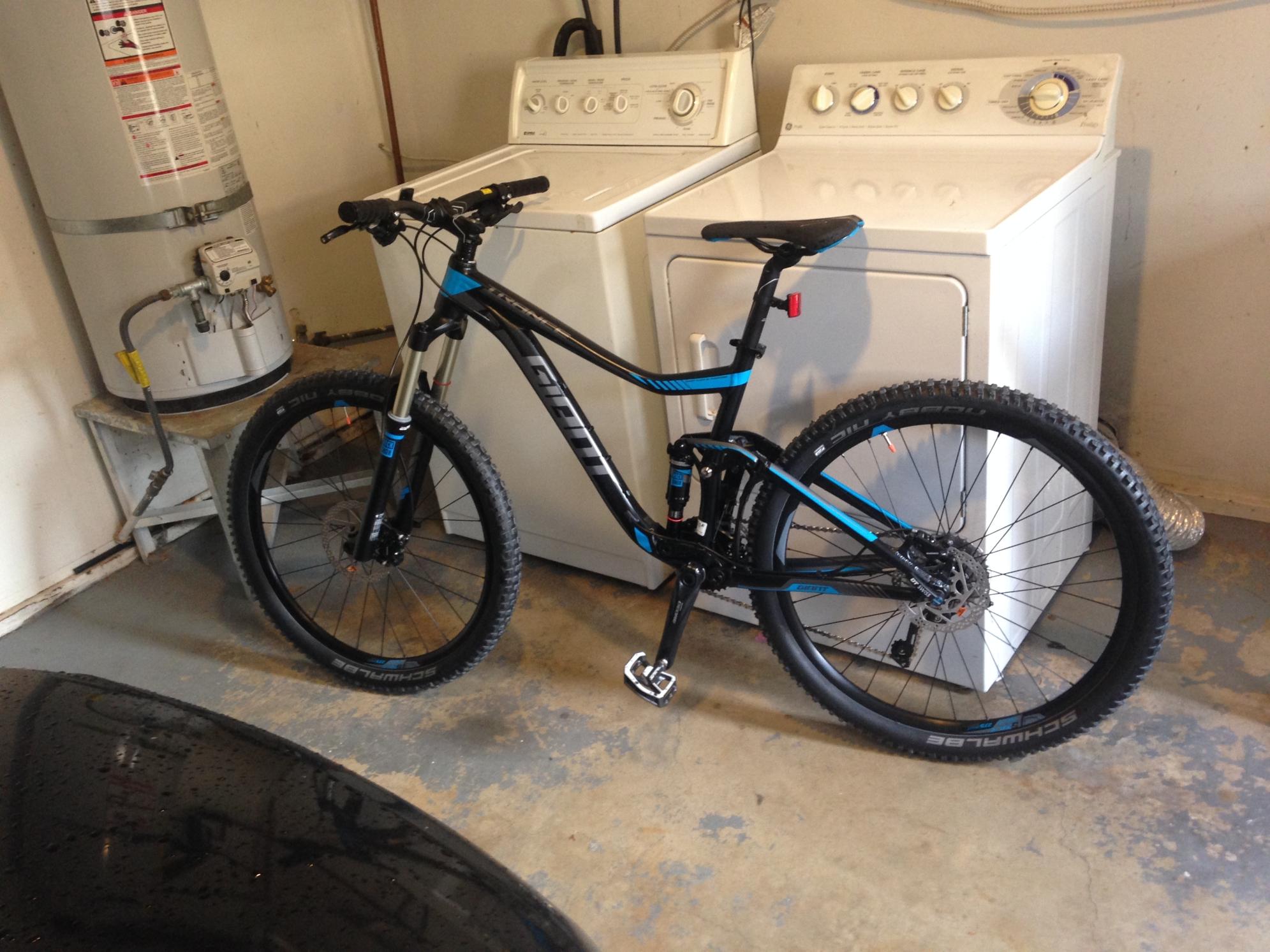 2016 Giant Full suspension Black