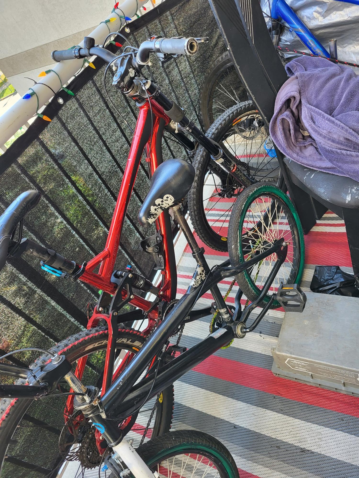 Hyper Mountain bike Red