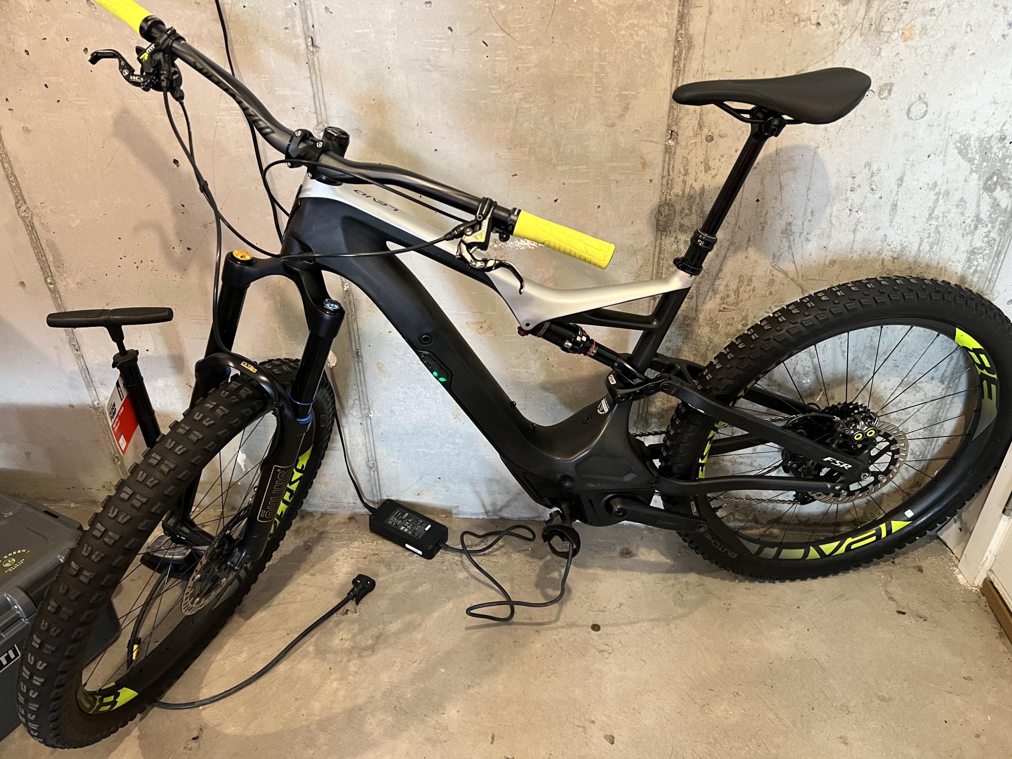 2018 Specialized Turbo Levo Black and Silver, gray or bare metal