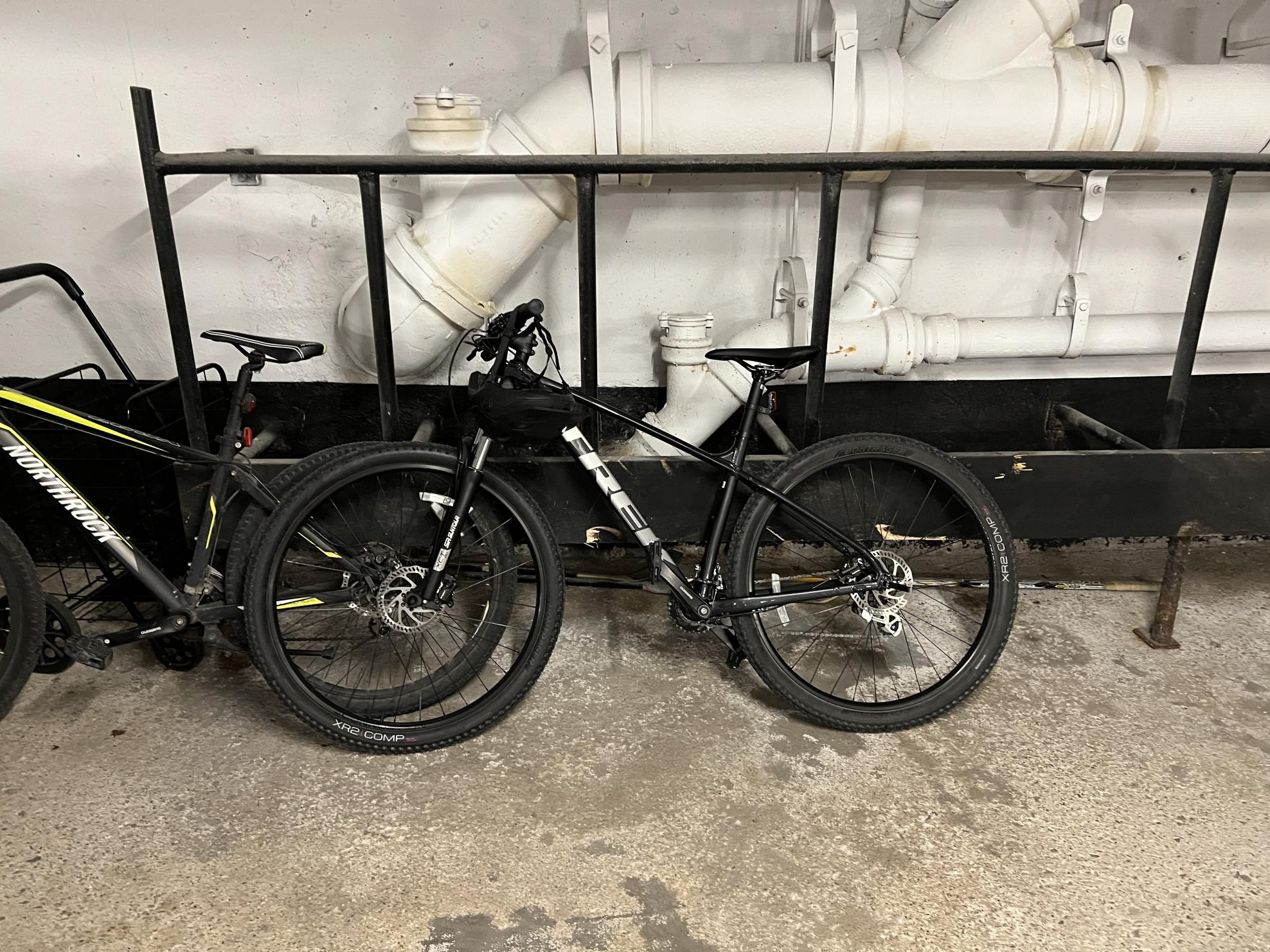 2022 Trek M/L Black
