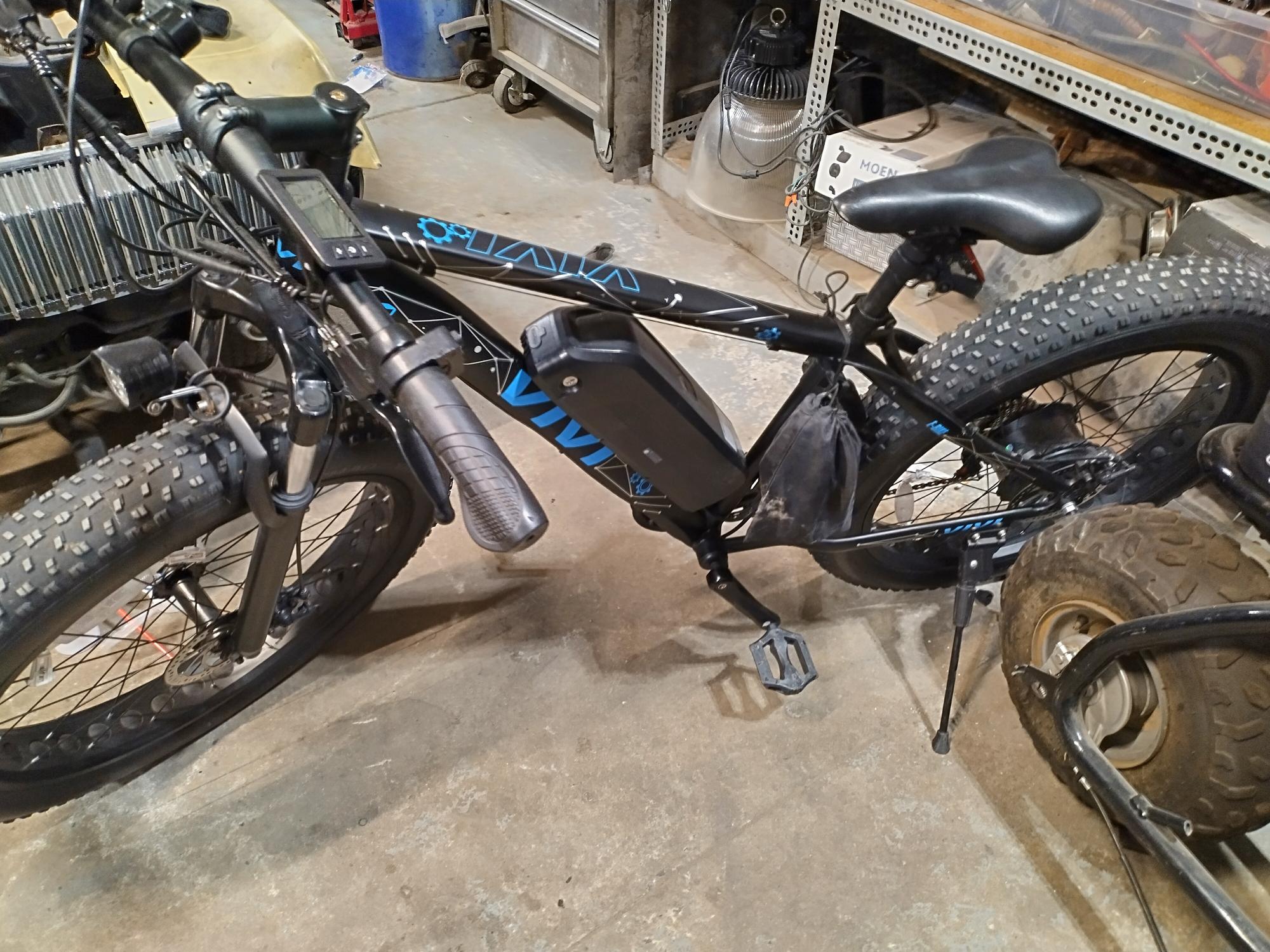 2023 Vivi Mountain Black