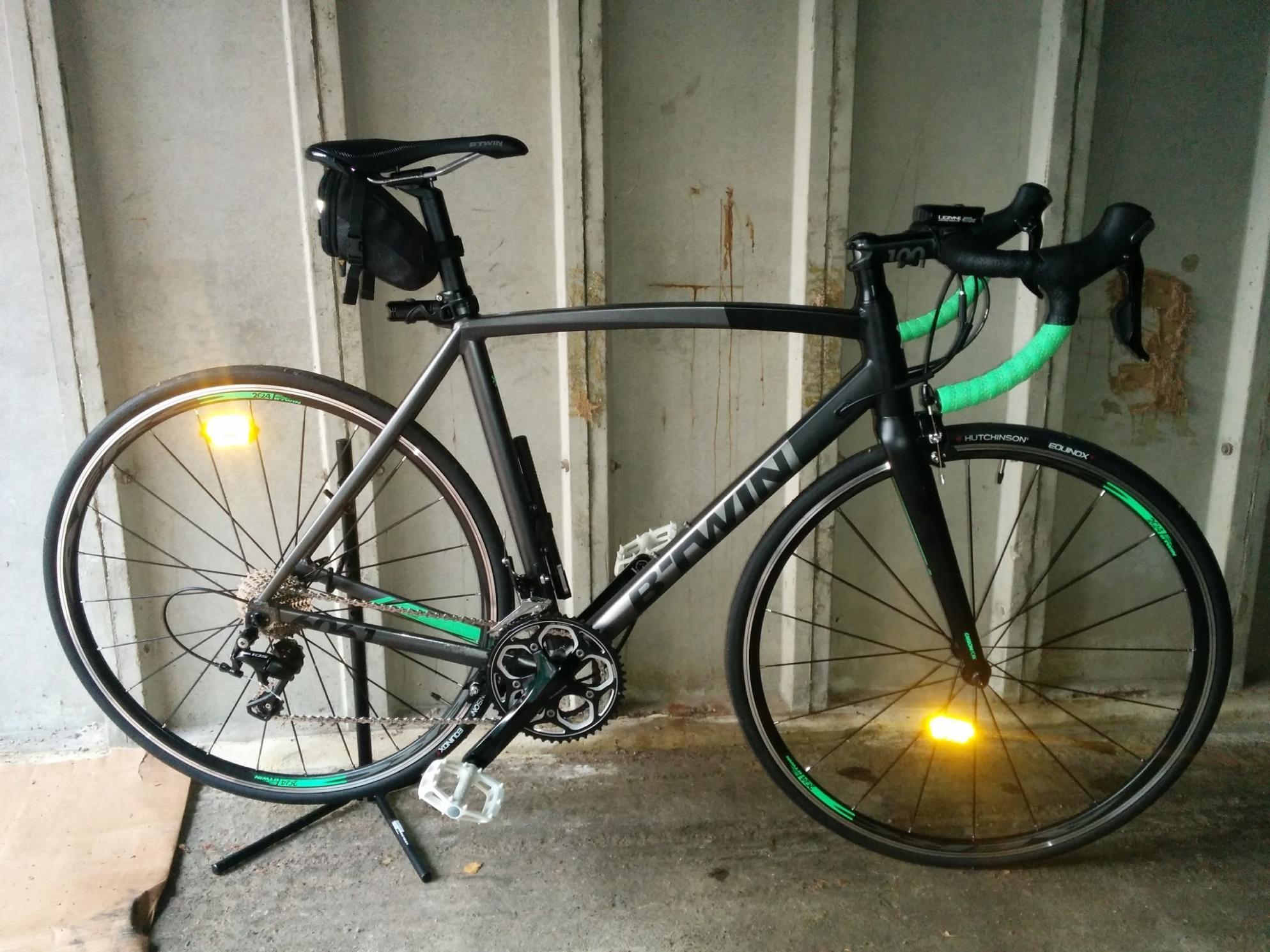 b'Twin Ultra 700 AF Black, Silver or Gray, and Green