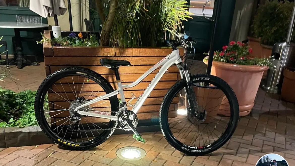 2017 Specialized Jynx Comp 650 White