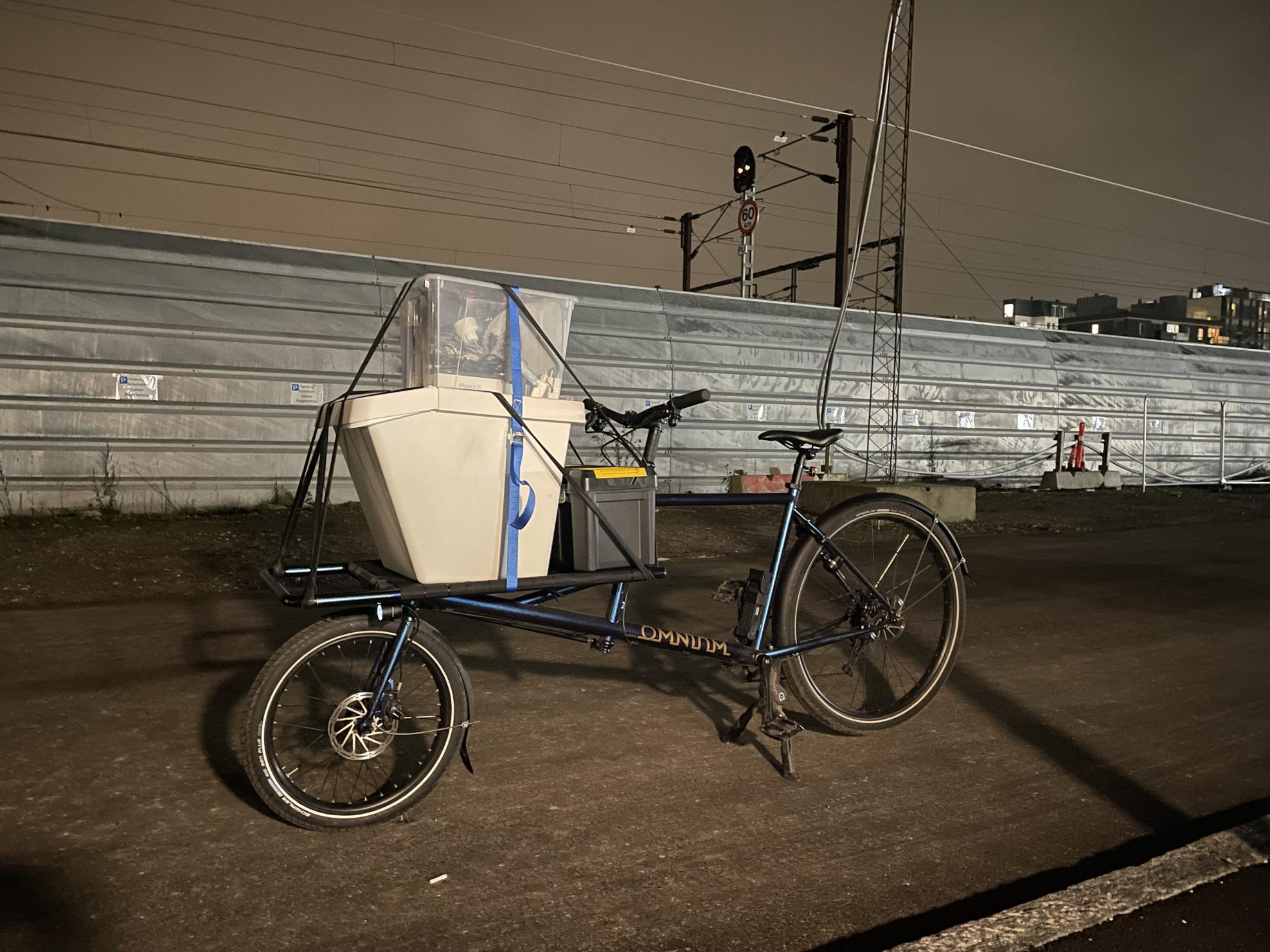 2021 Omnium Cargo WiFi v2 (2021) cargo bike (front storage) Purple and Blue