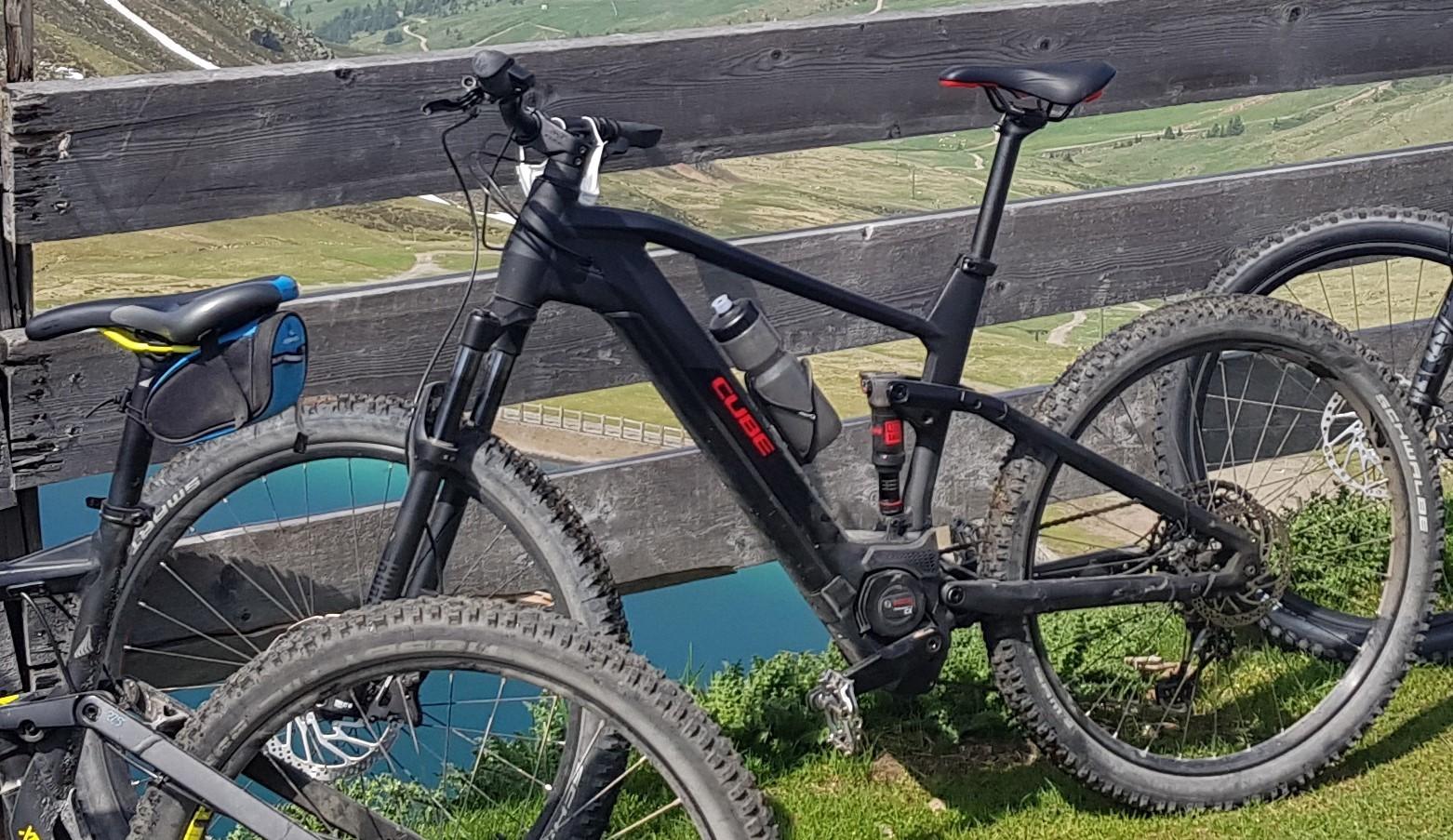 2020 Cube full suspension Black
