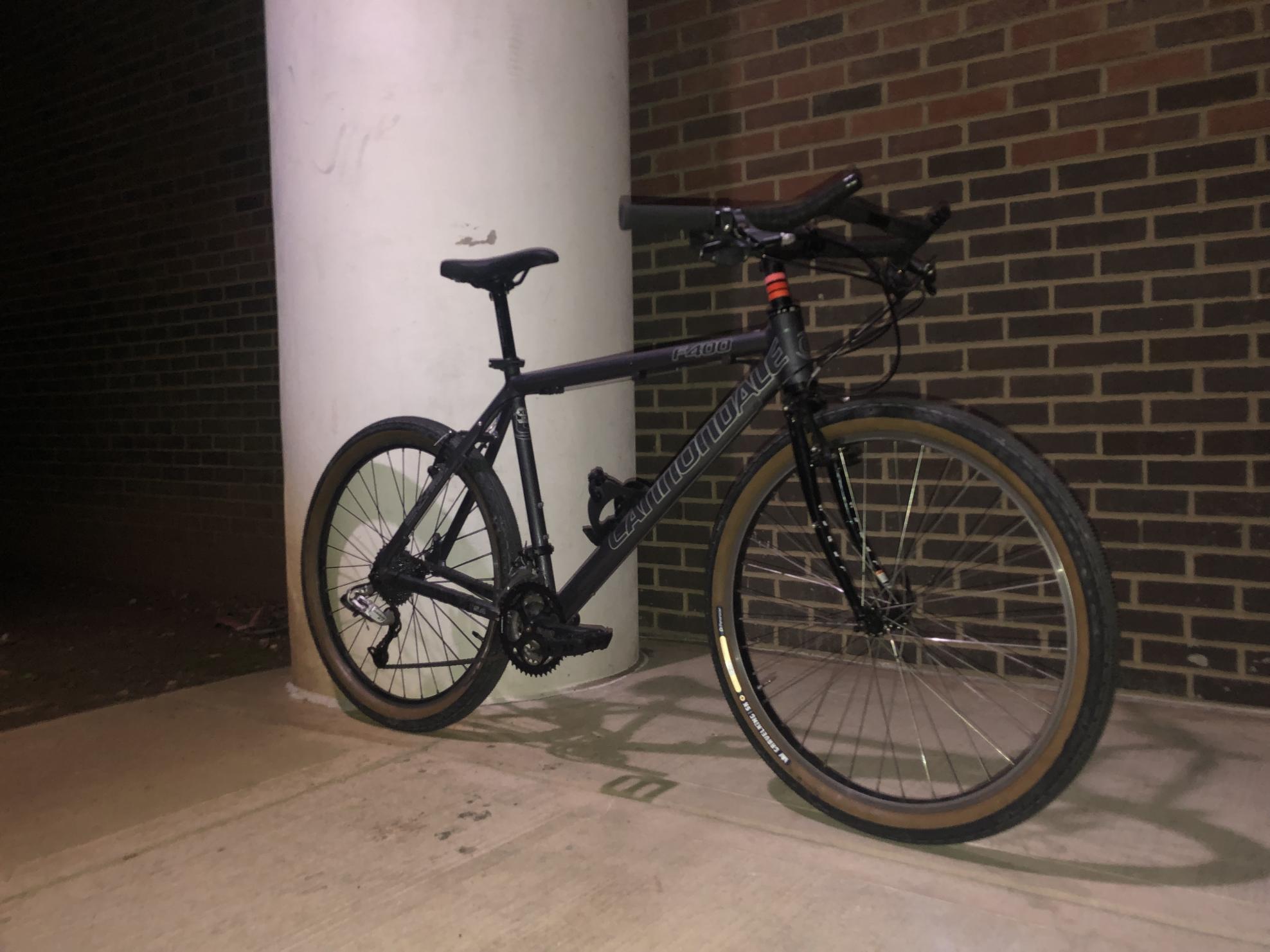 2005 Cannondale F400 Silver, gray or bare metal