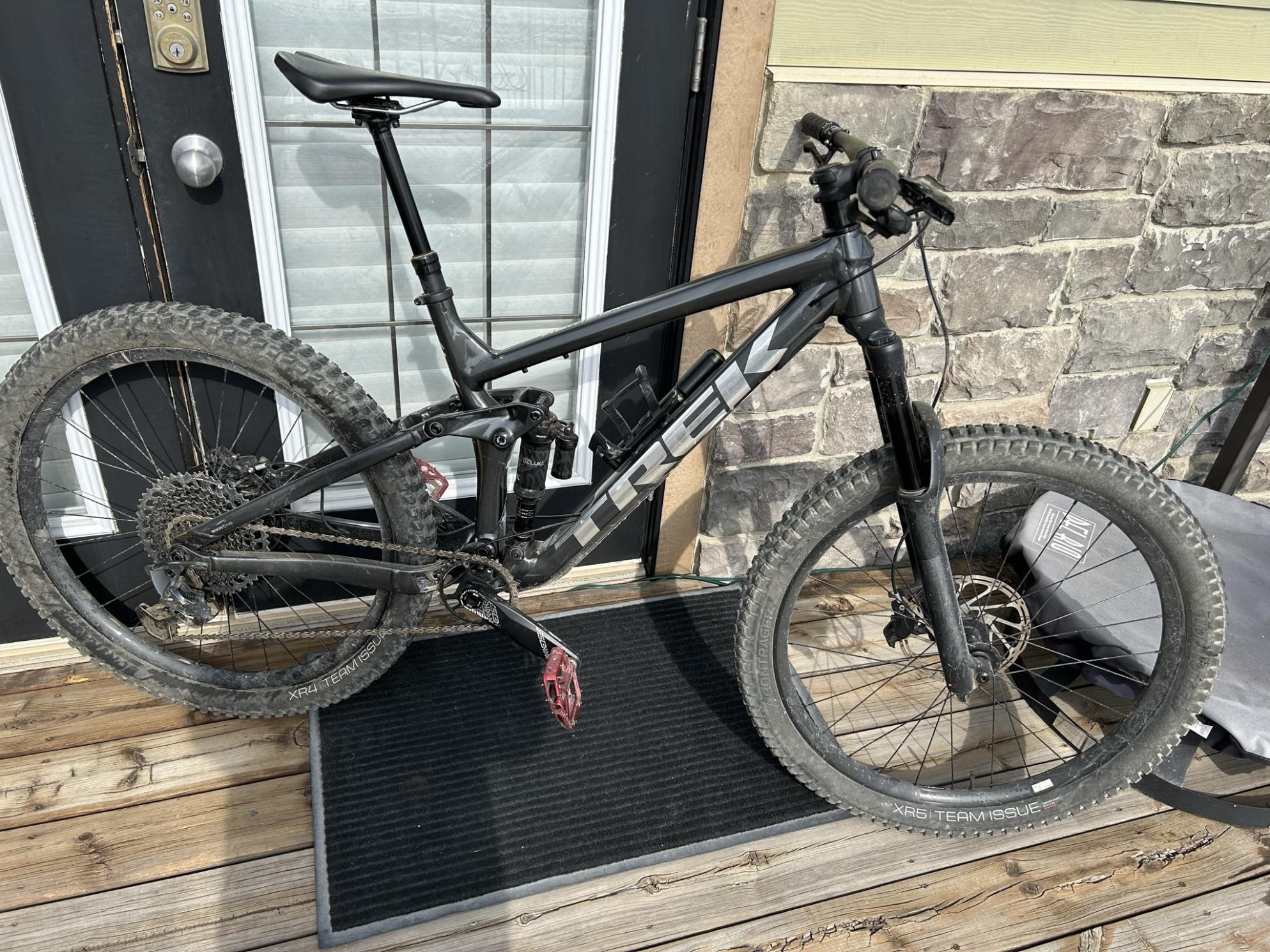 2020 Trek Remedy 8 Silver, gray or bare metal