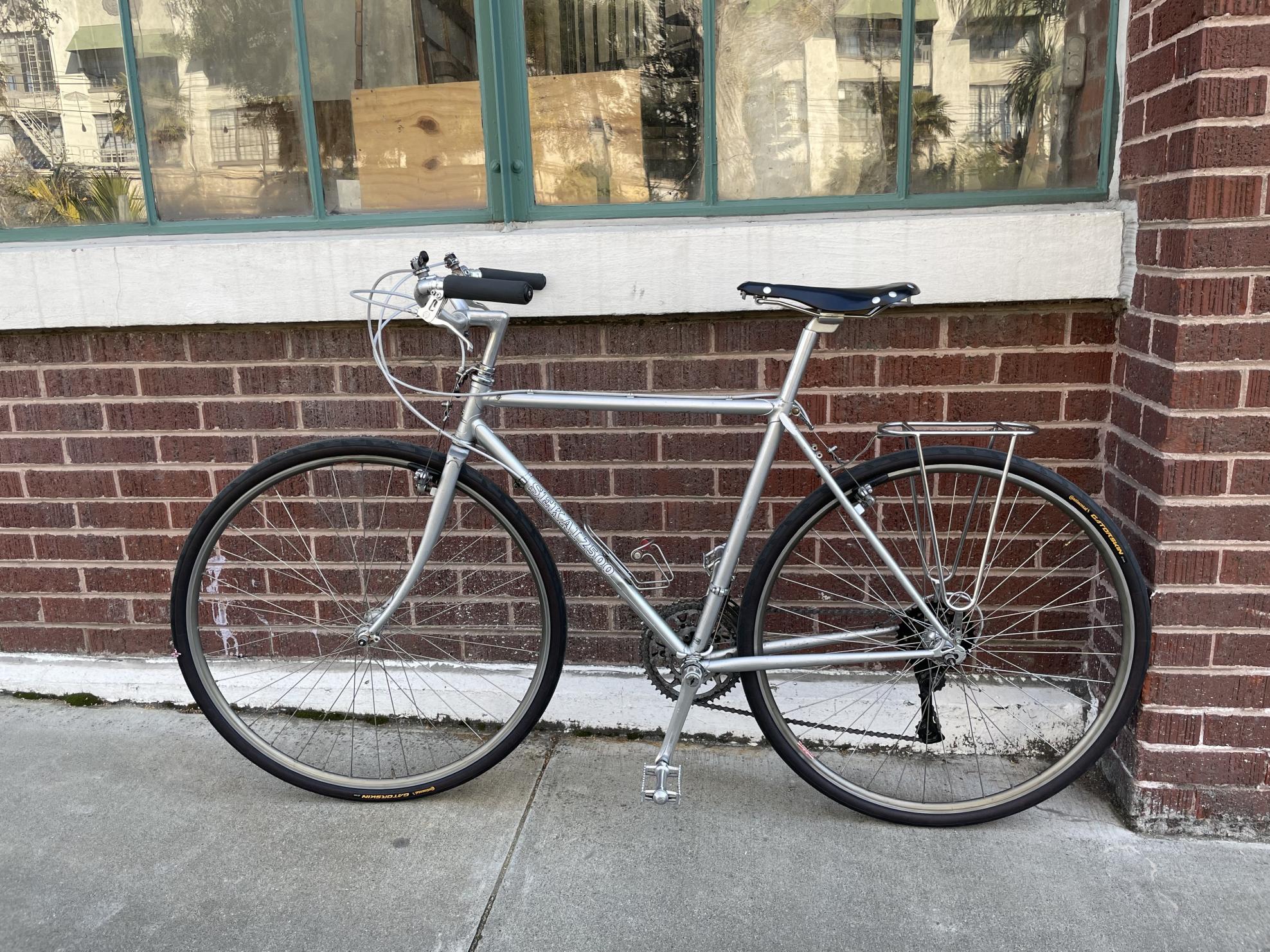 Sekai 2500 Silver, gray or bare metal