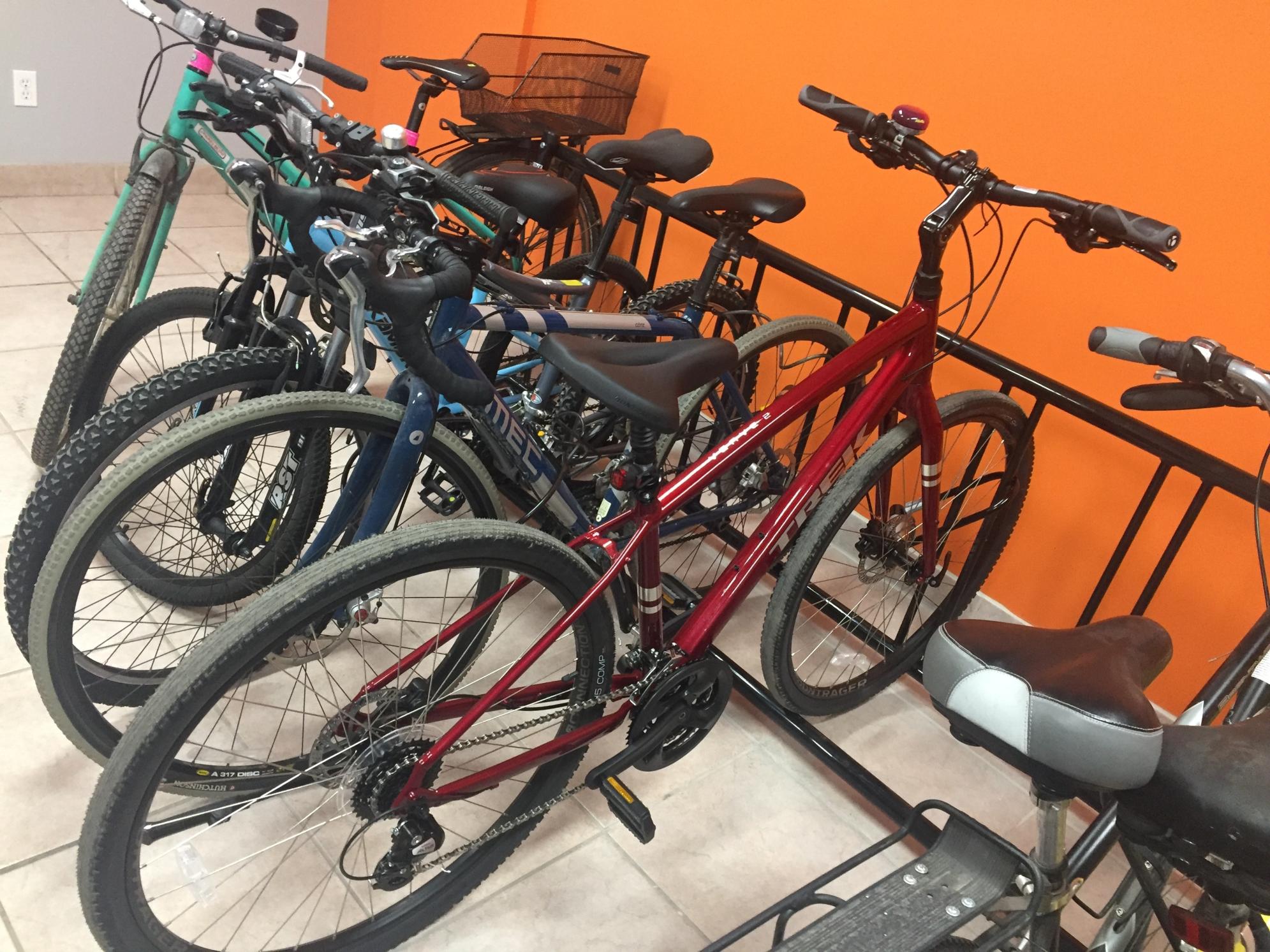 2022 Trek Verve 2 Disc Bike Medium Red