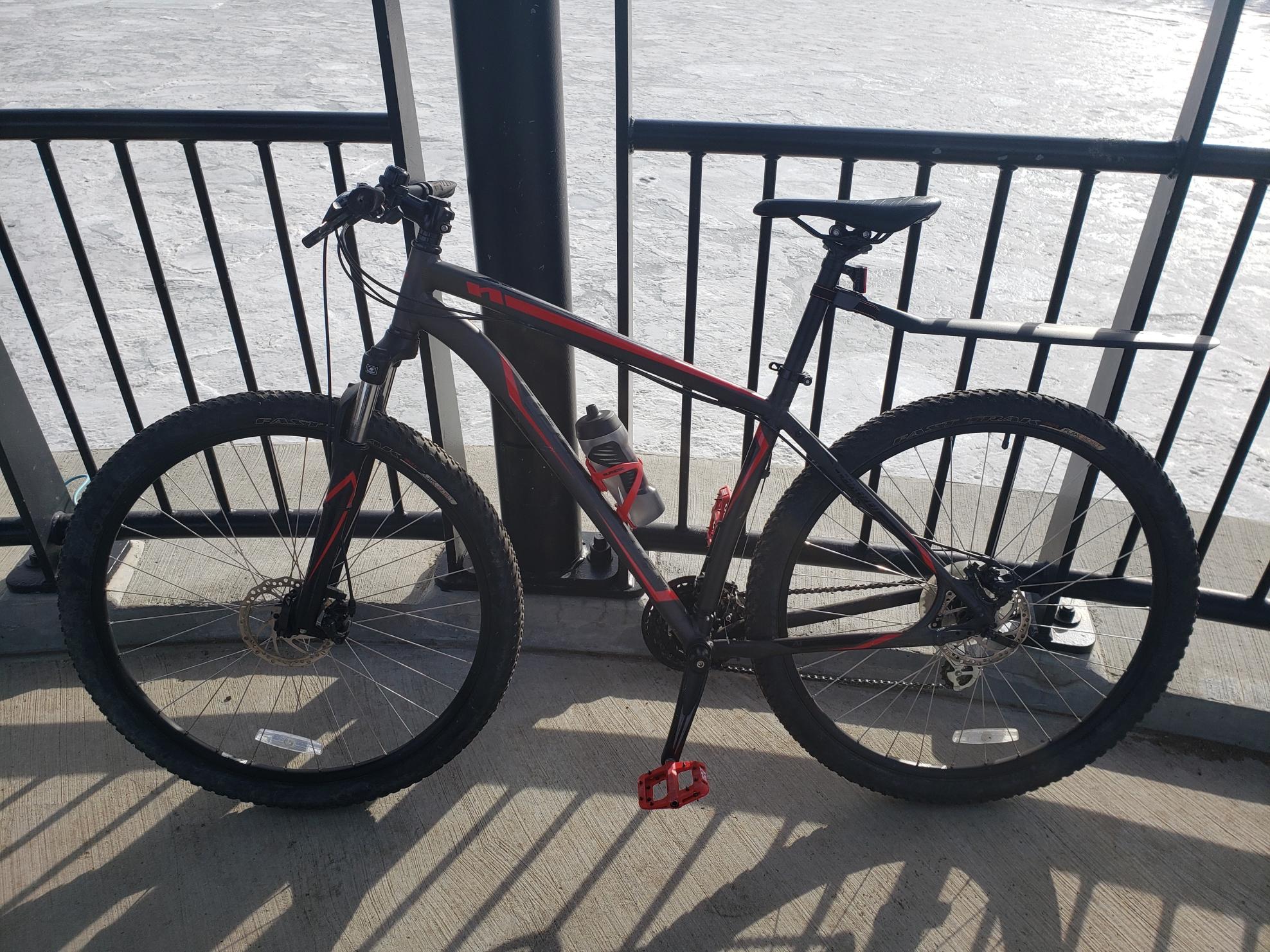 2017 Specialized Hardrock Disc 29 Black and Red